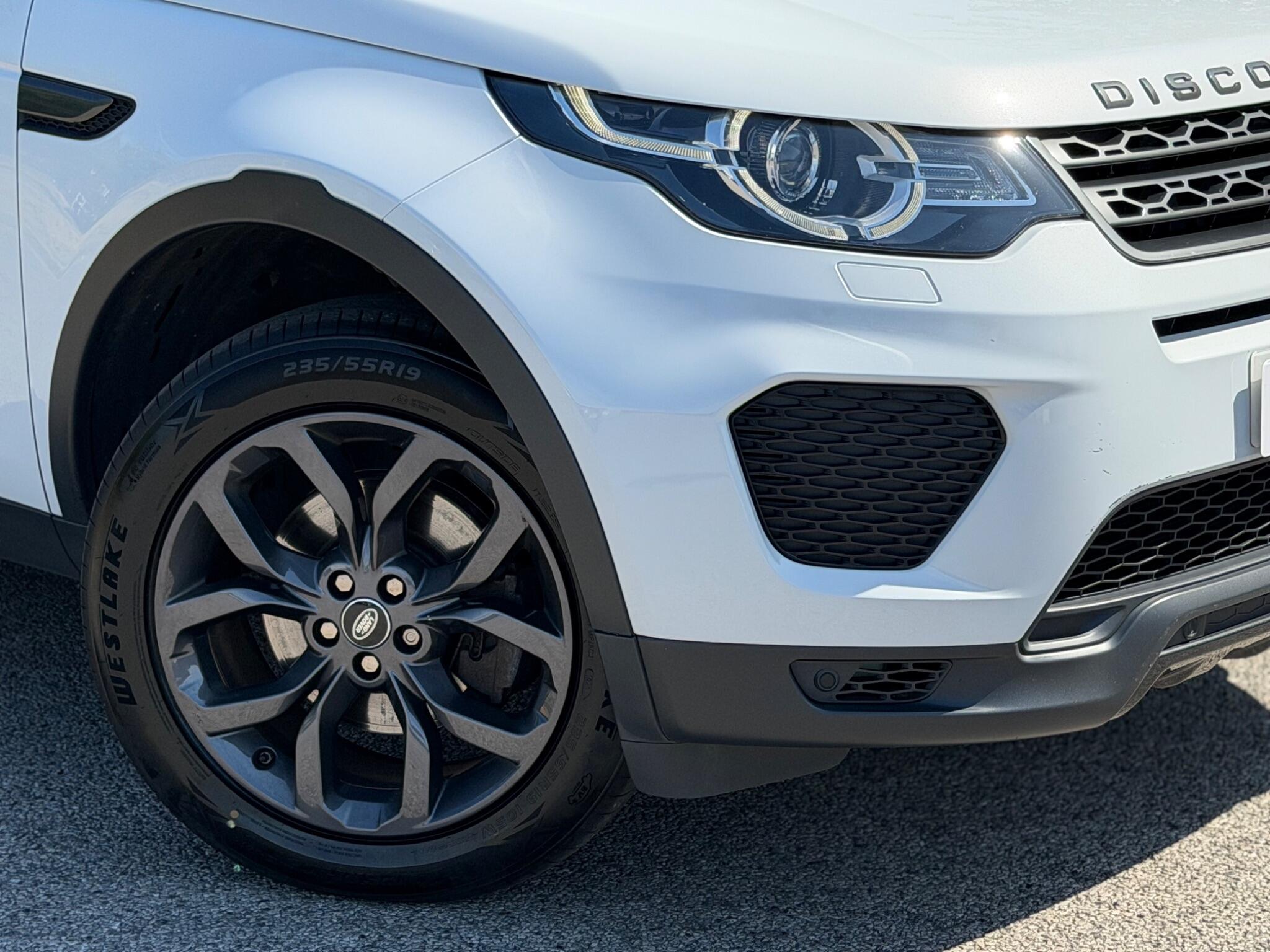 Land Rover Discovery Sport view 22