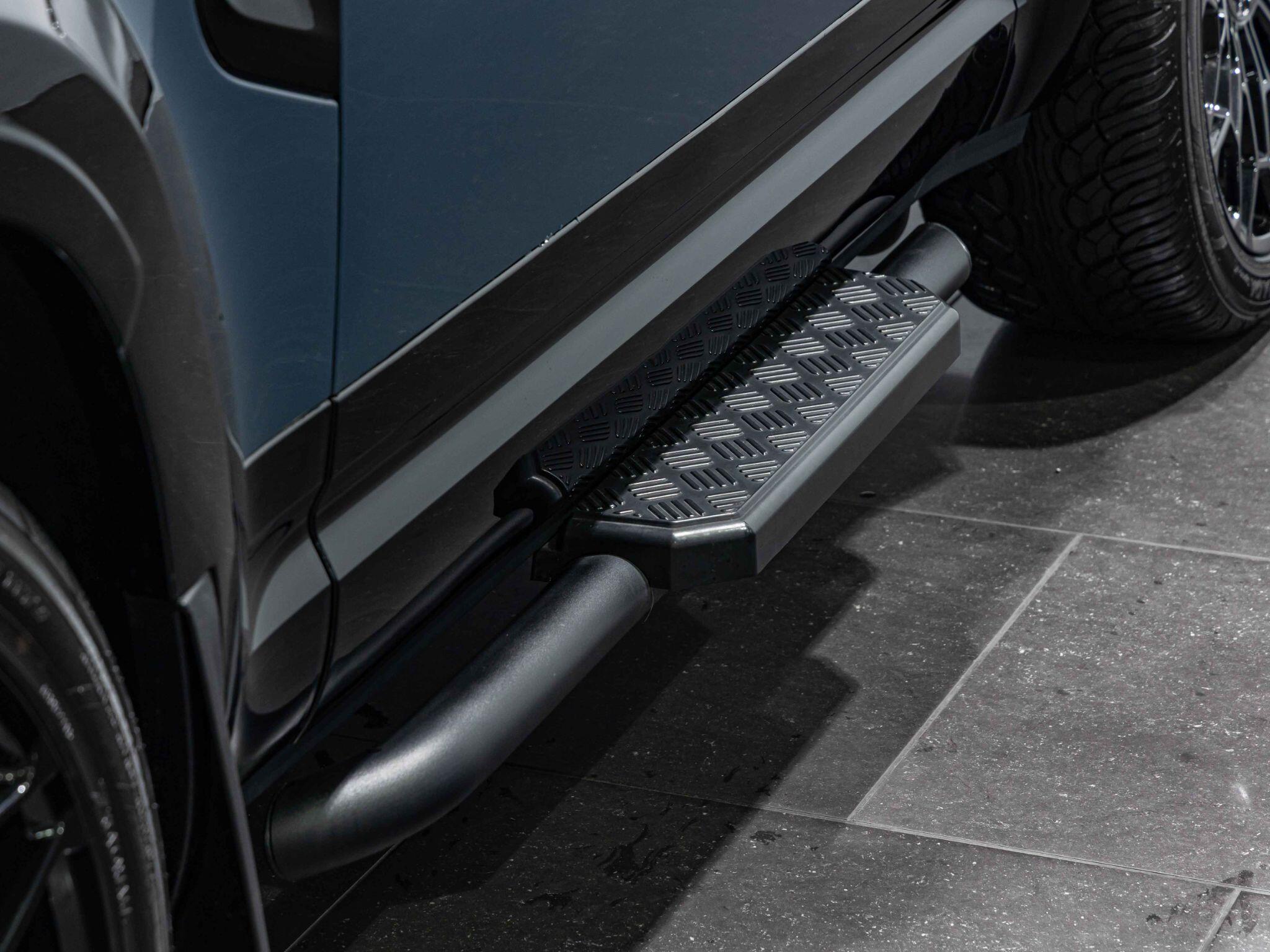Land Rover Defender view 17