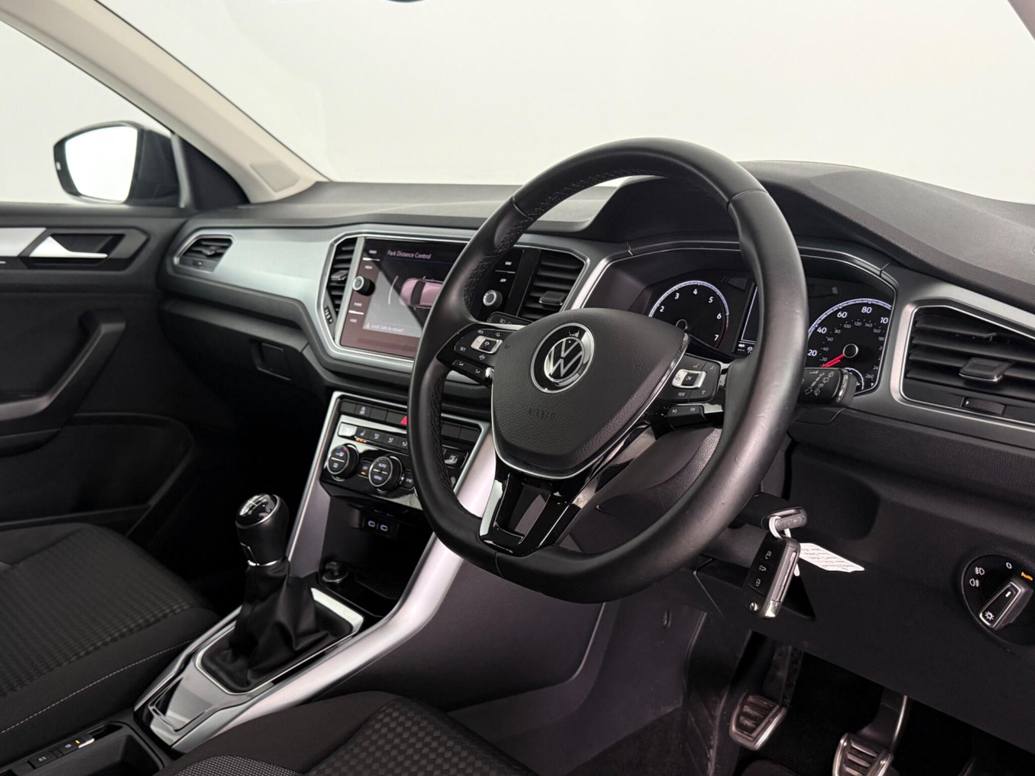 Volkswagen T-Roc view 3