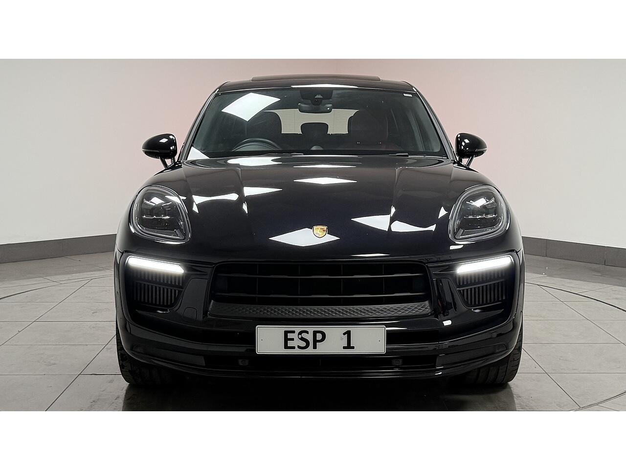 Porsche Macan view 12