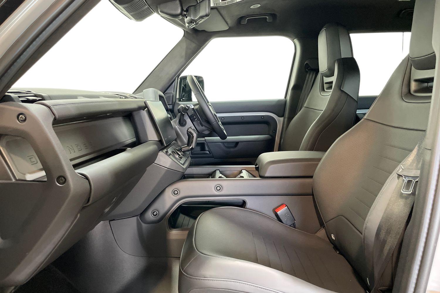 Land Rover Defender view 3