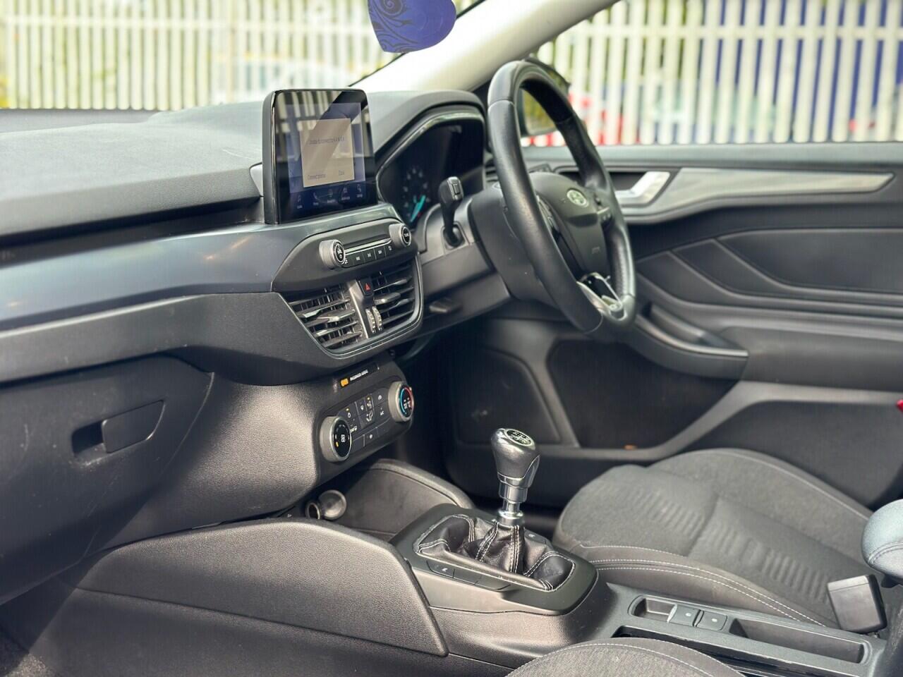 Ford Focus view 11