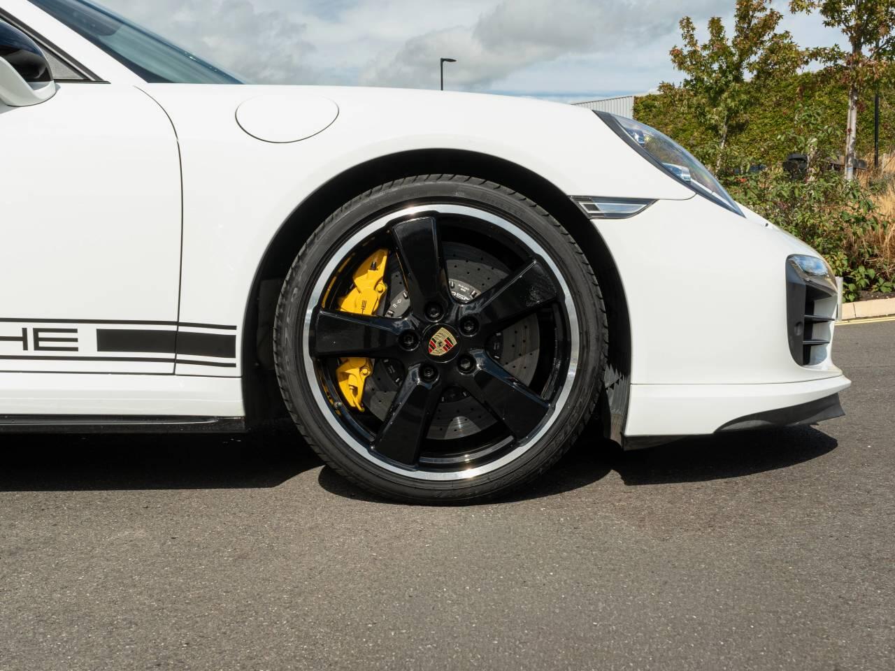 Porsche 911 view 15
