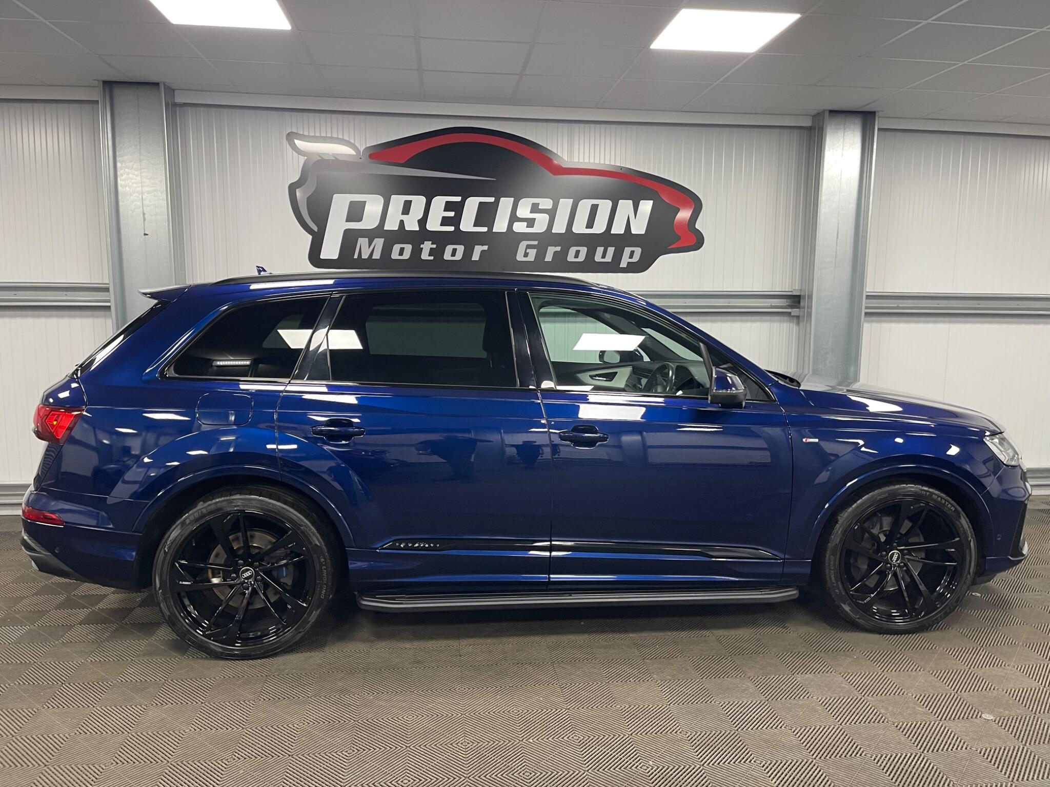 Audi Q7 view 24