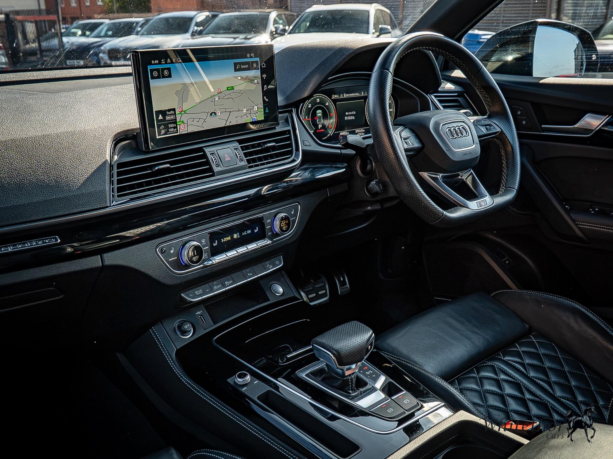 Audi Q5 view 10