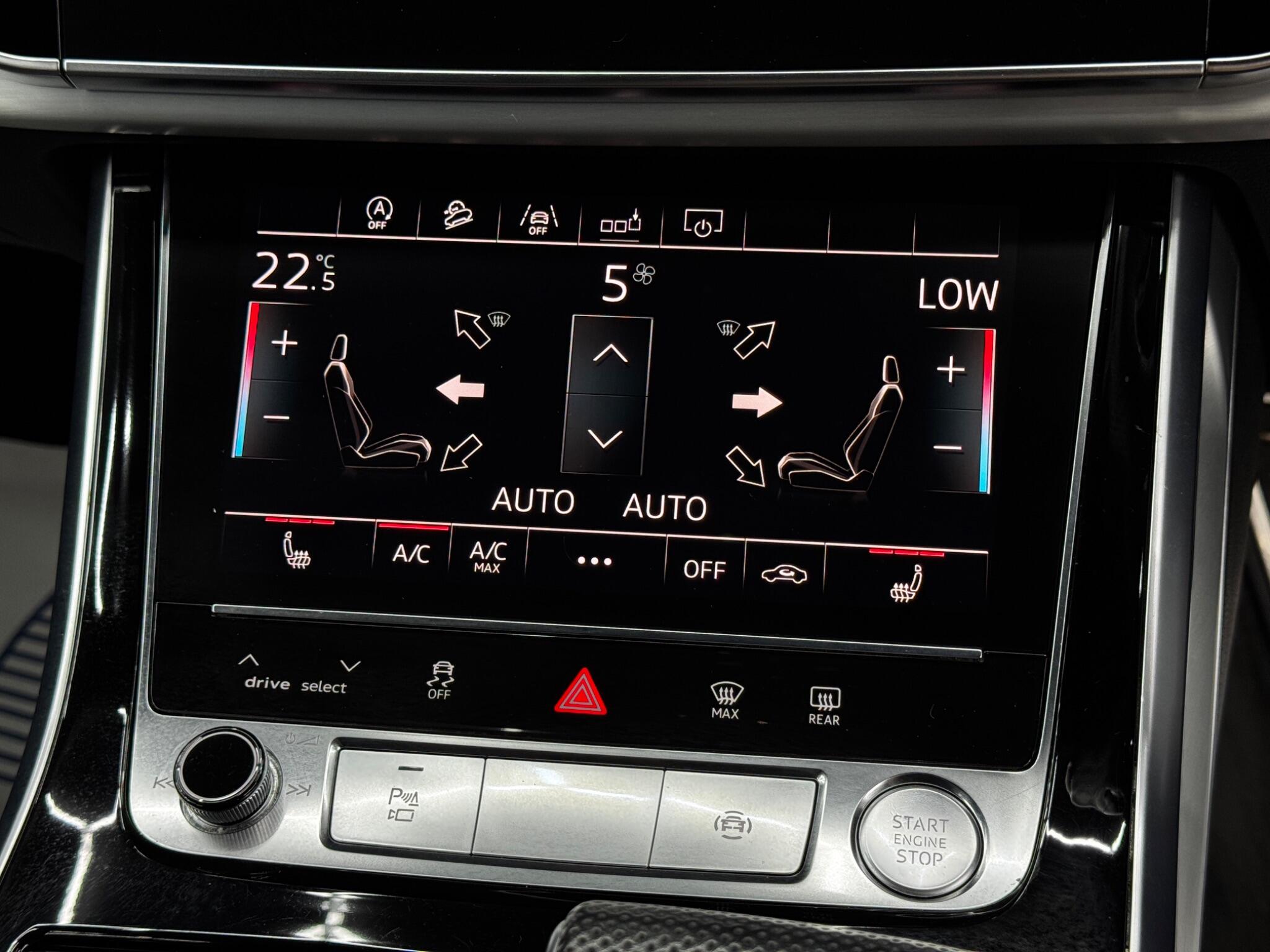 Audi Q8 view 29