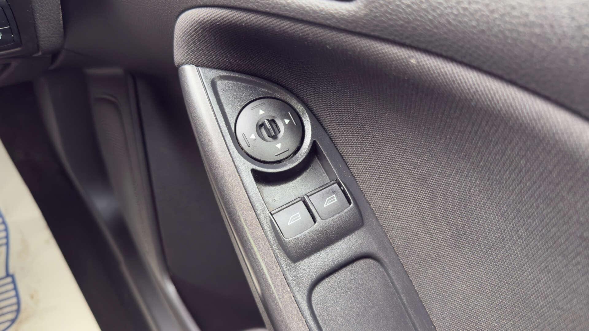 Ford Focus view 22