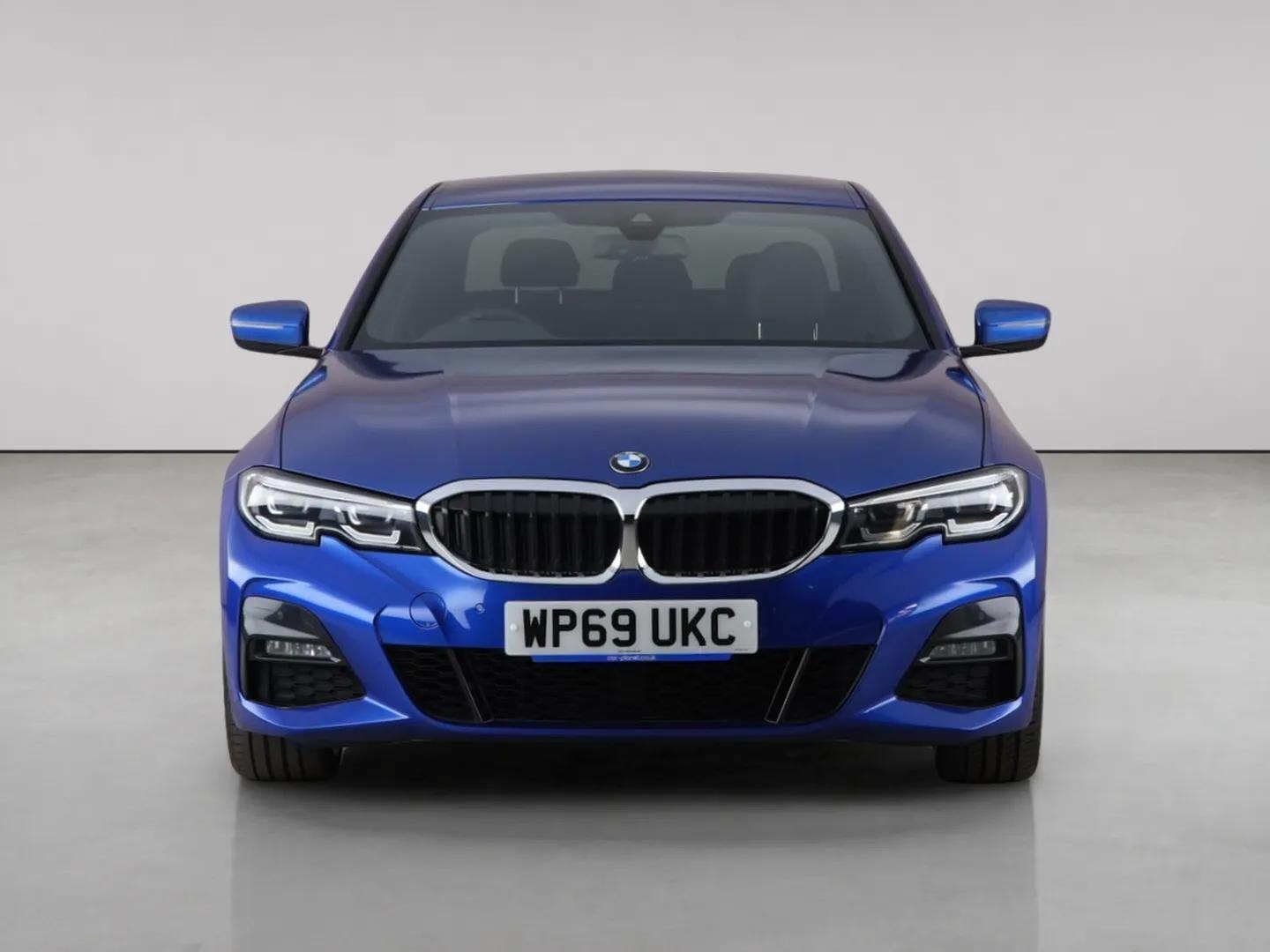 BMW 3 Series view 5