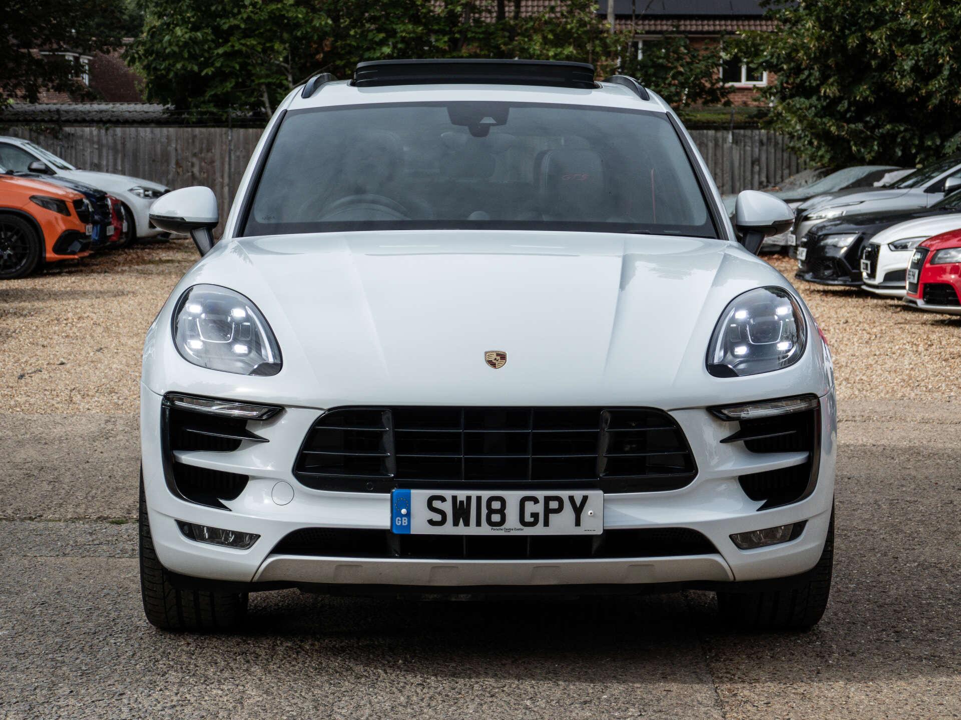 Porsche Macan view 9