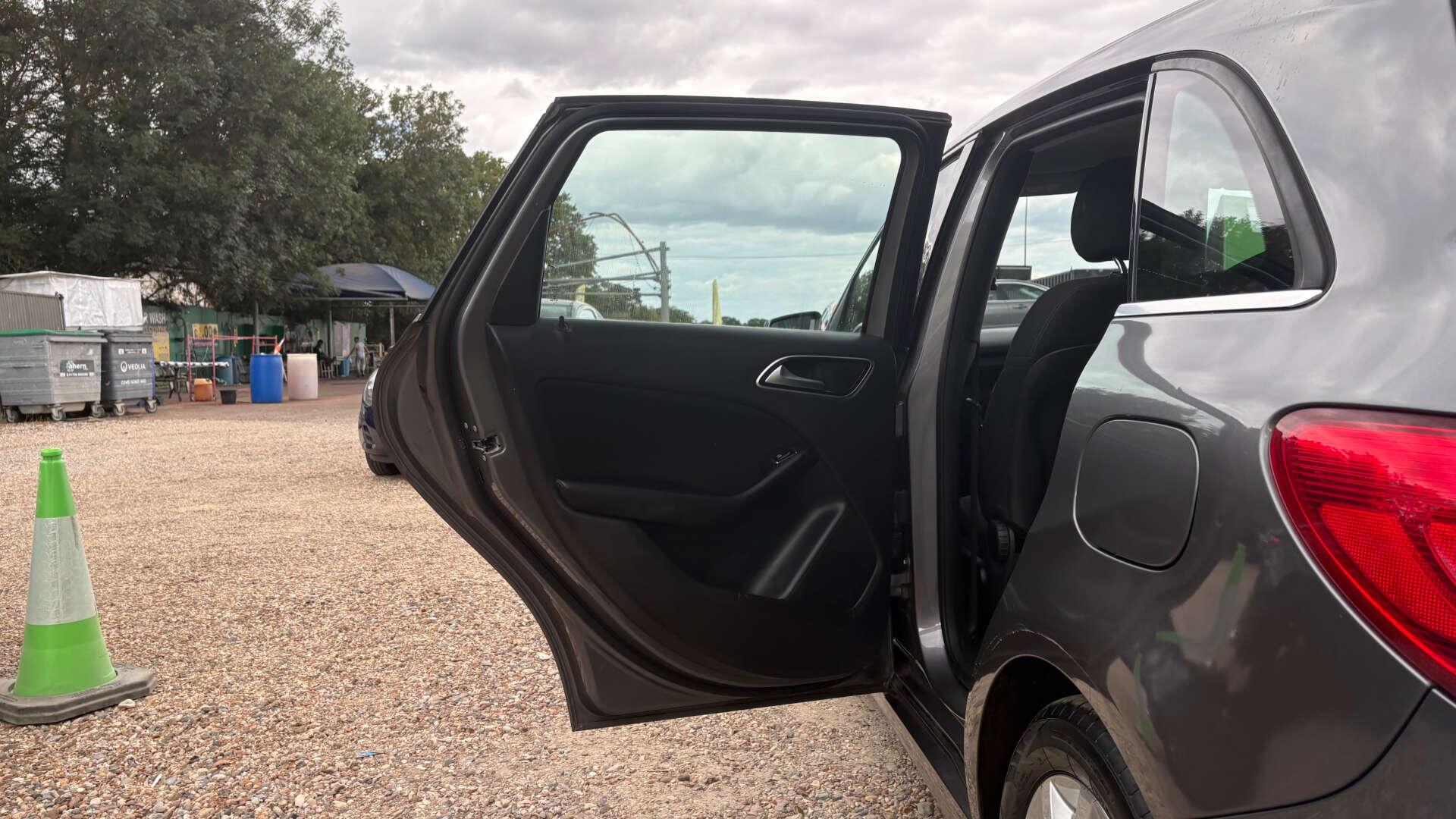 Mercedes-Benz B-Class view 29