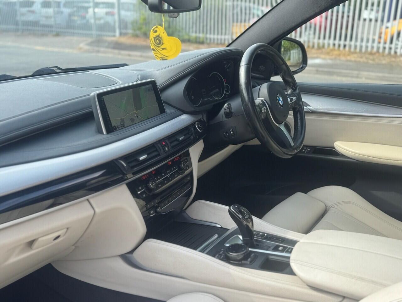 BMW X6 view 20