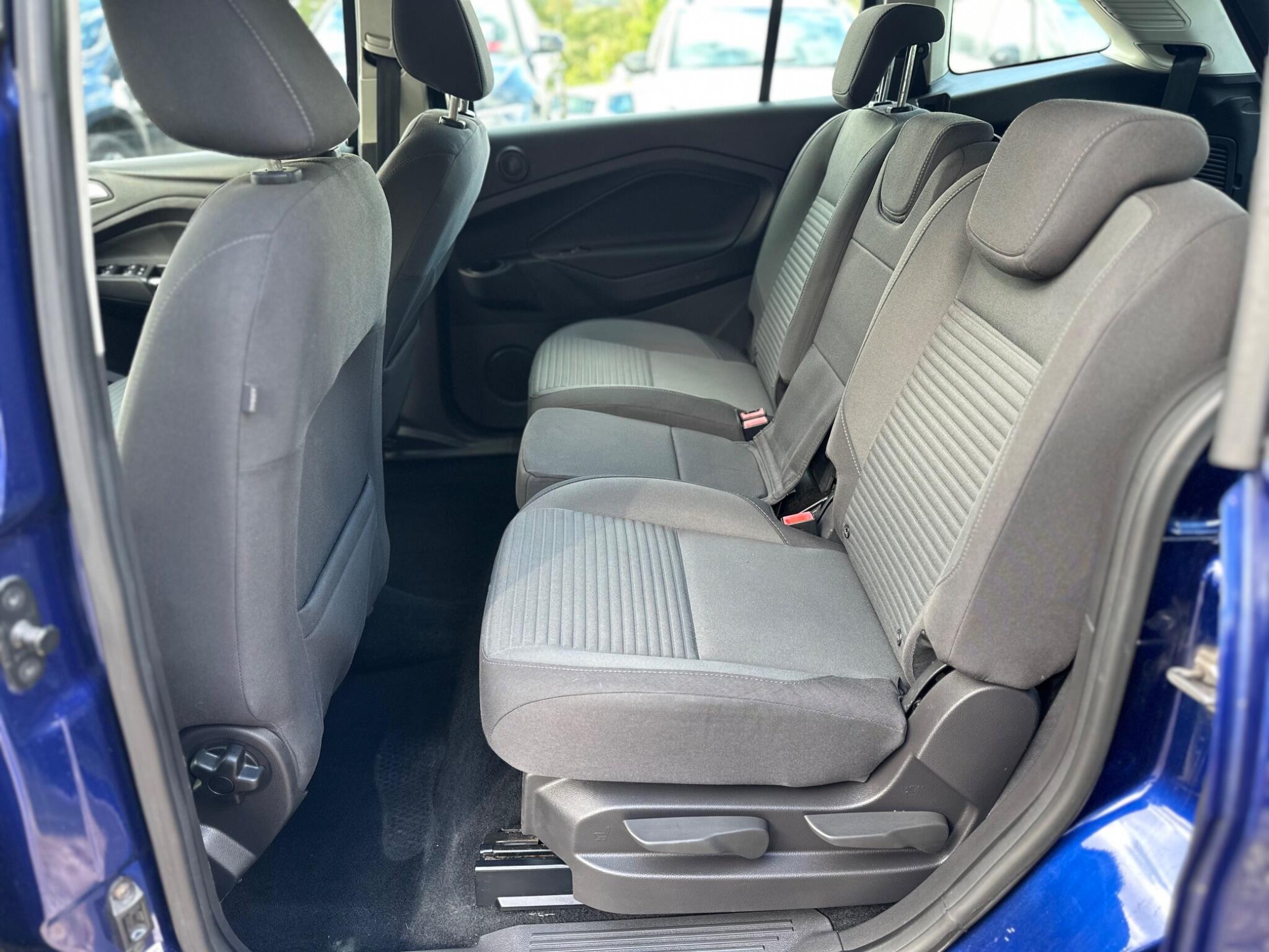 Ford Grand C-Max view 59