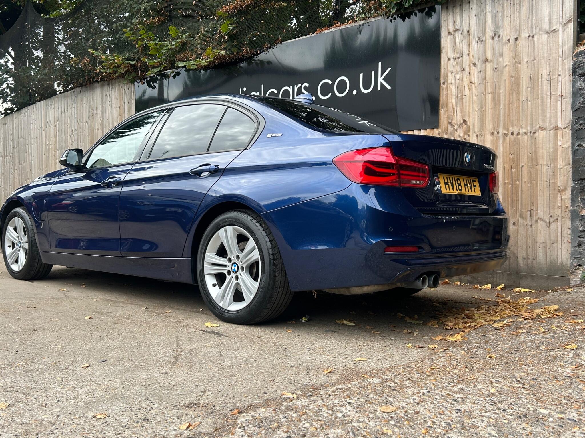 BMW 3 Series view 14