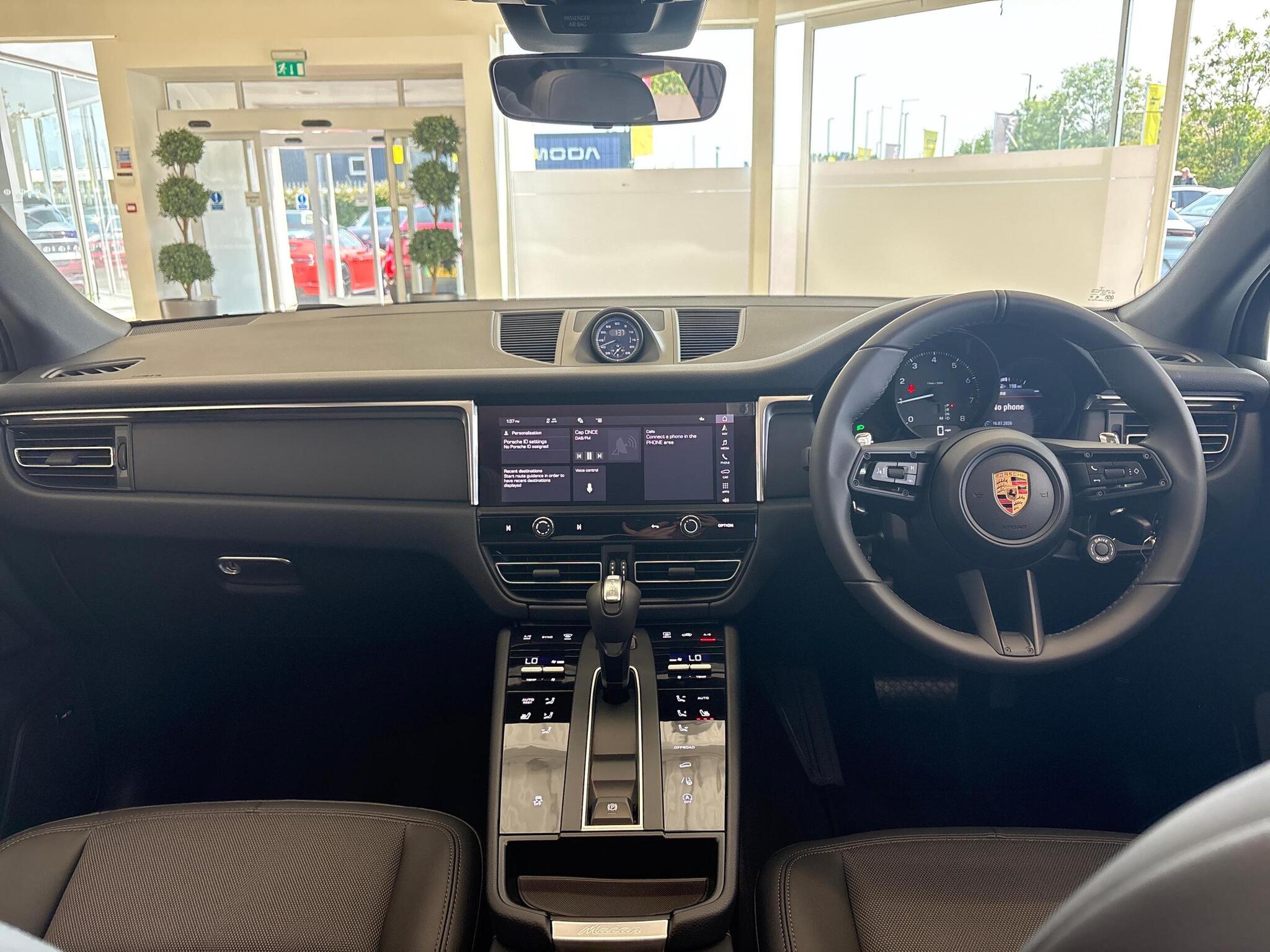 Porsche Macan view 27