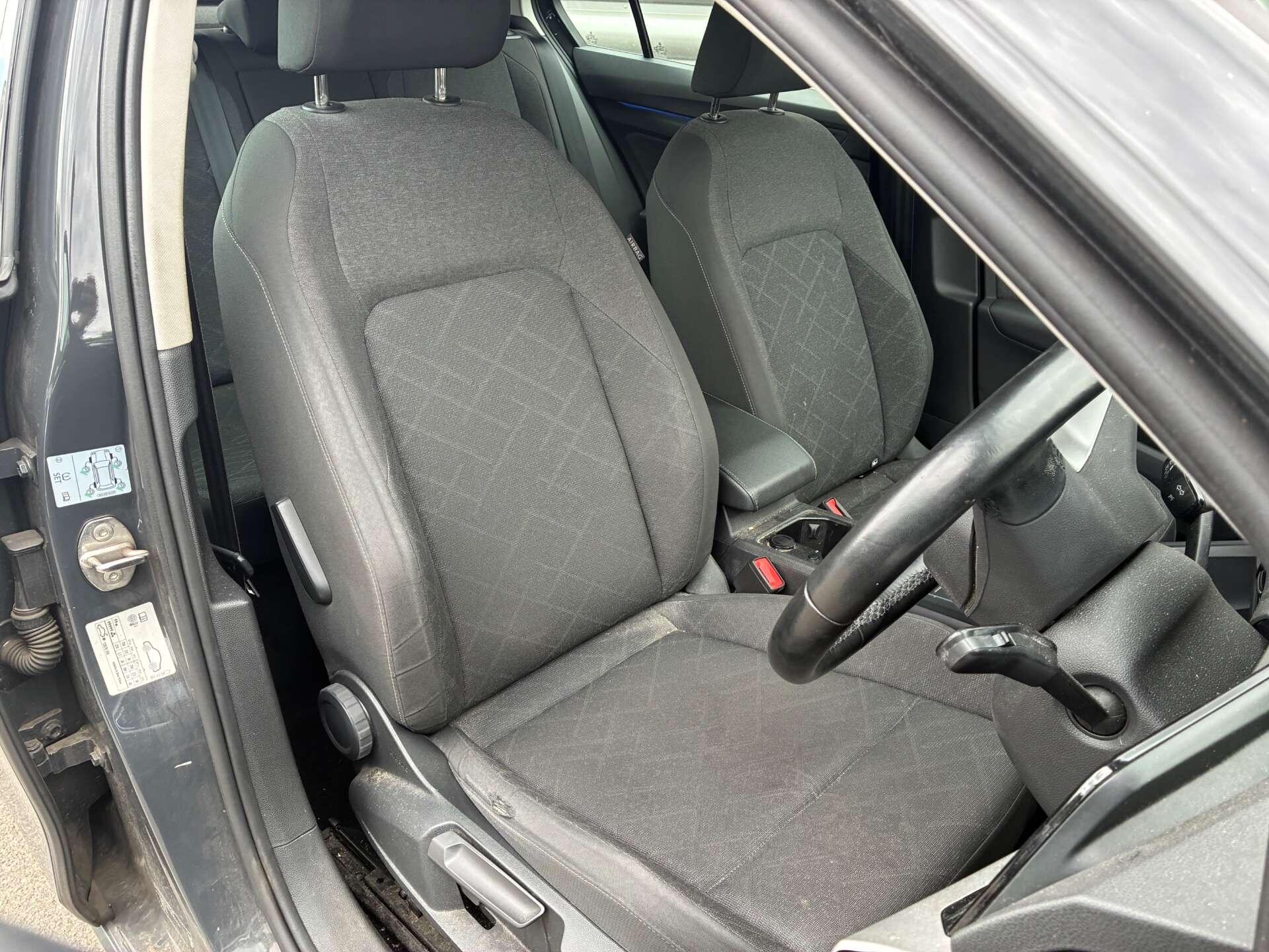 Volkswagen Golf view 29