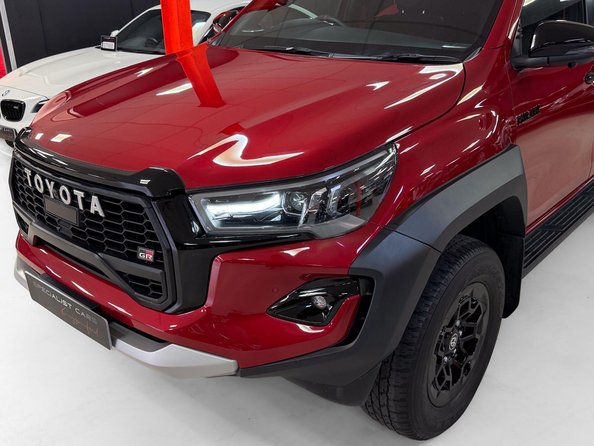 Toyota Hilux view 23