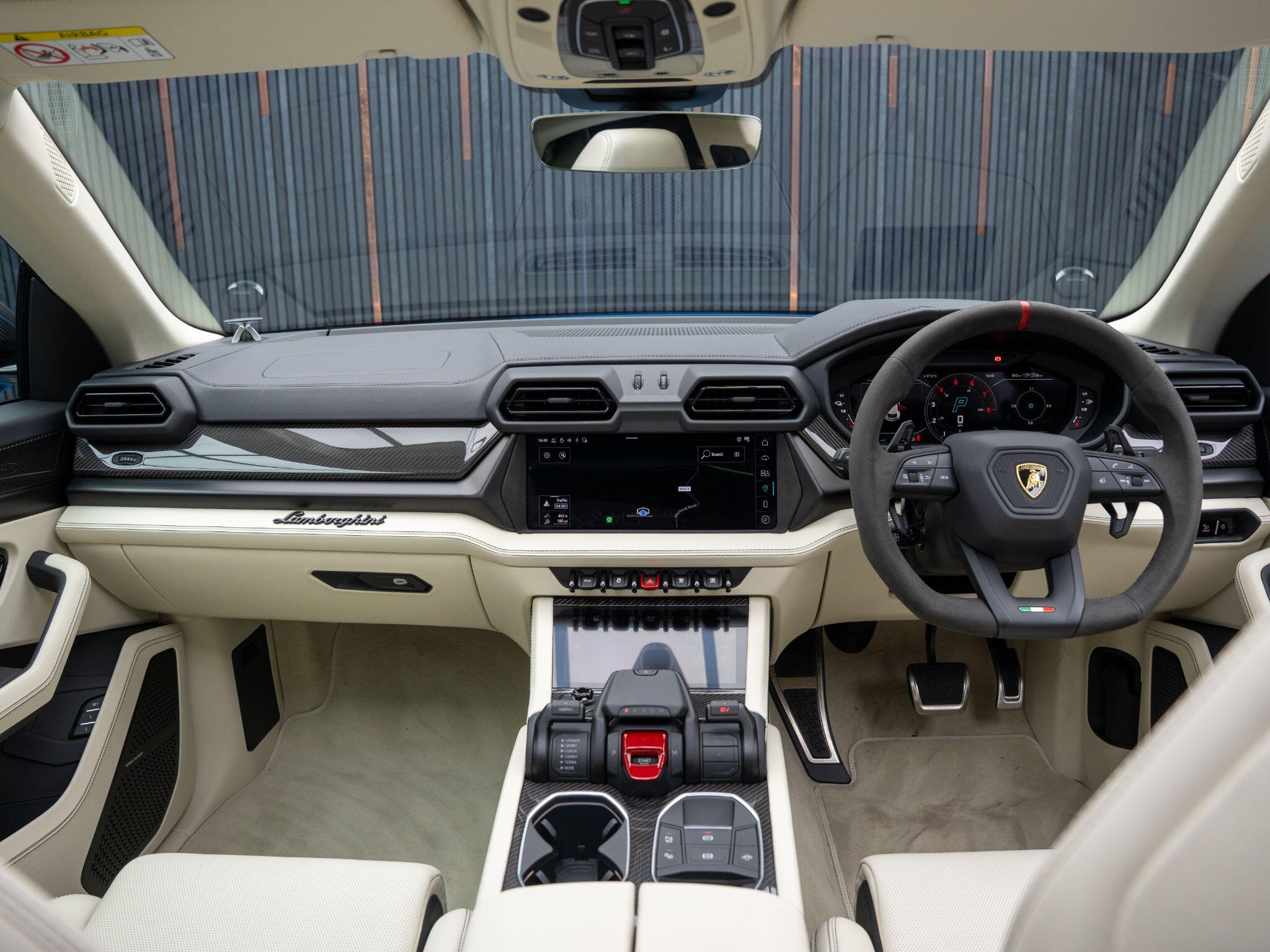 Lamborghini Urus view 52