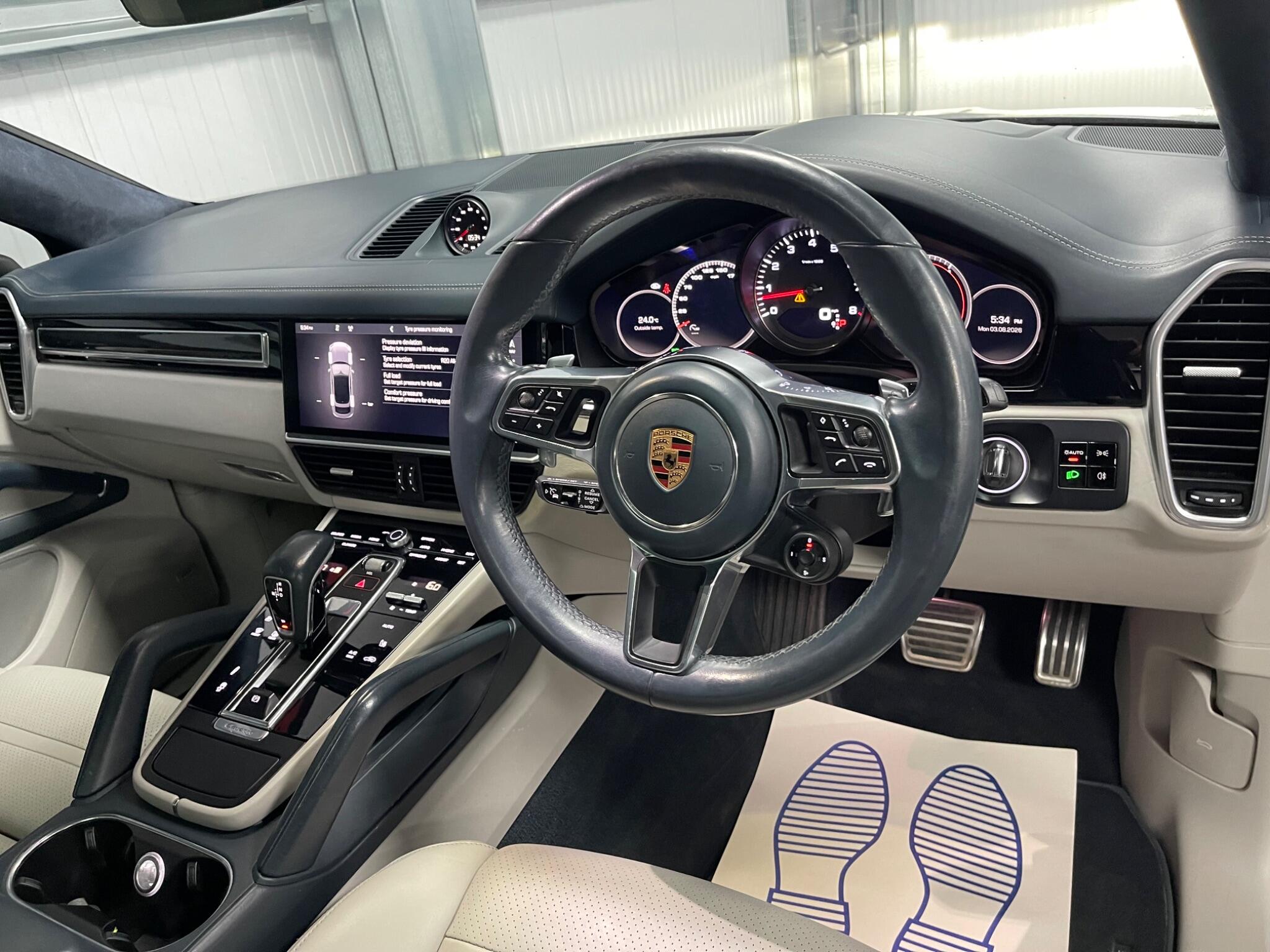 Porsche Cayenne view 32