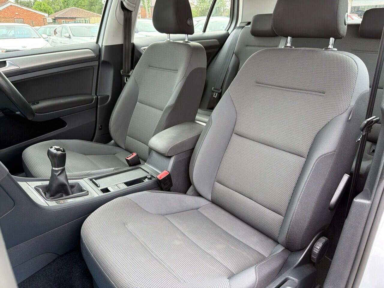 Volkswagen Golf view 22