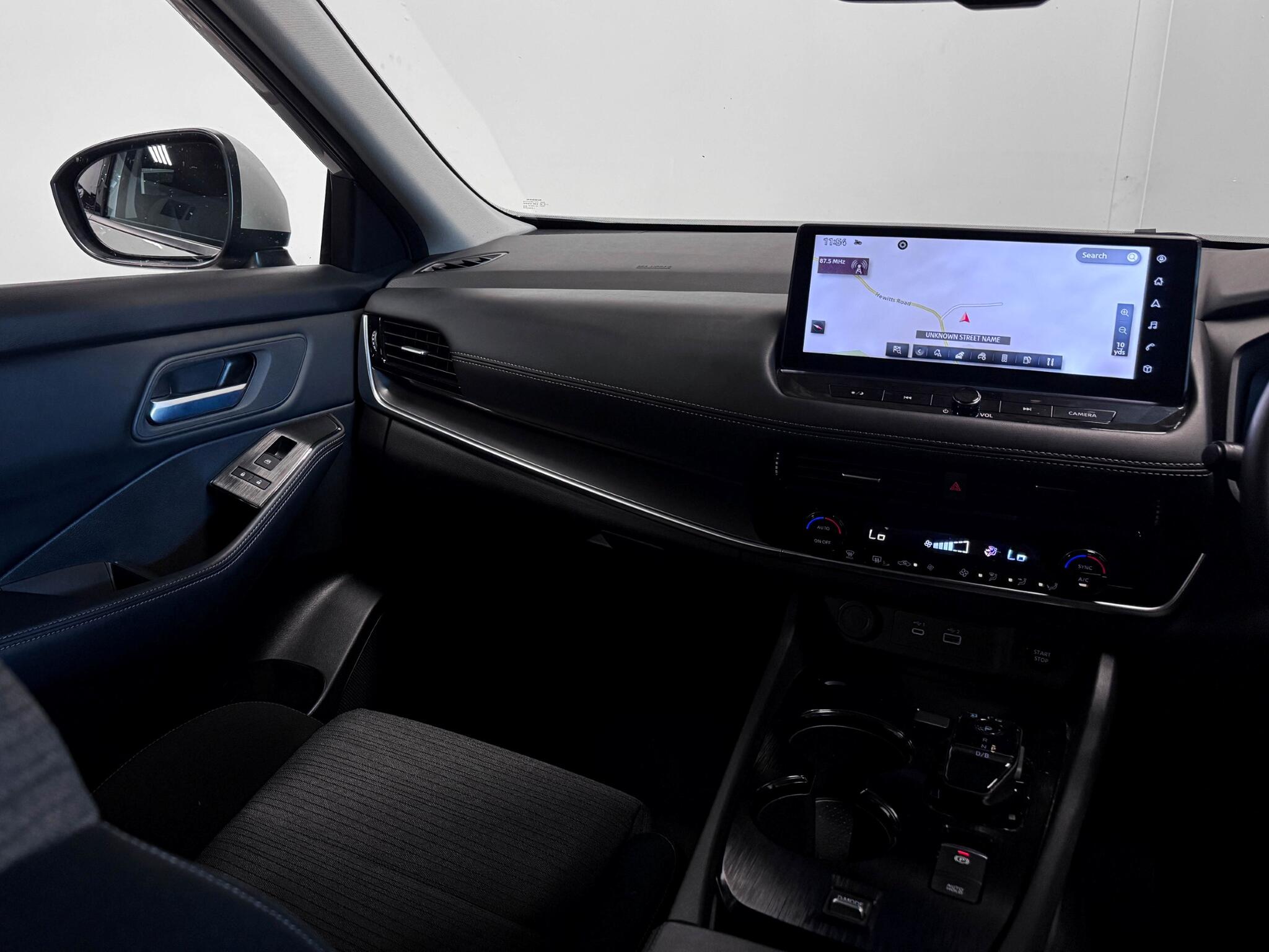 Nissan X-Trail view 14