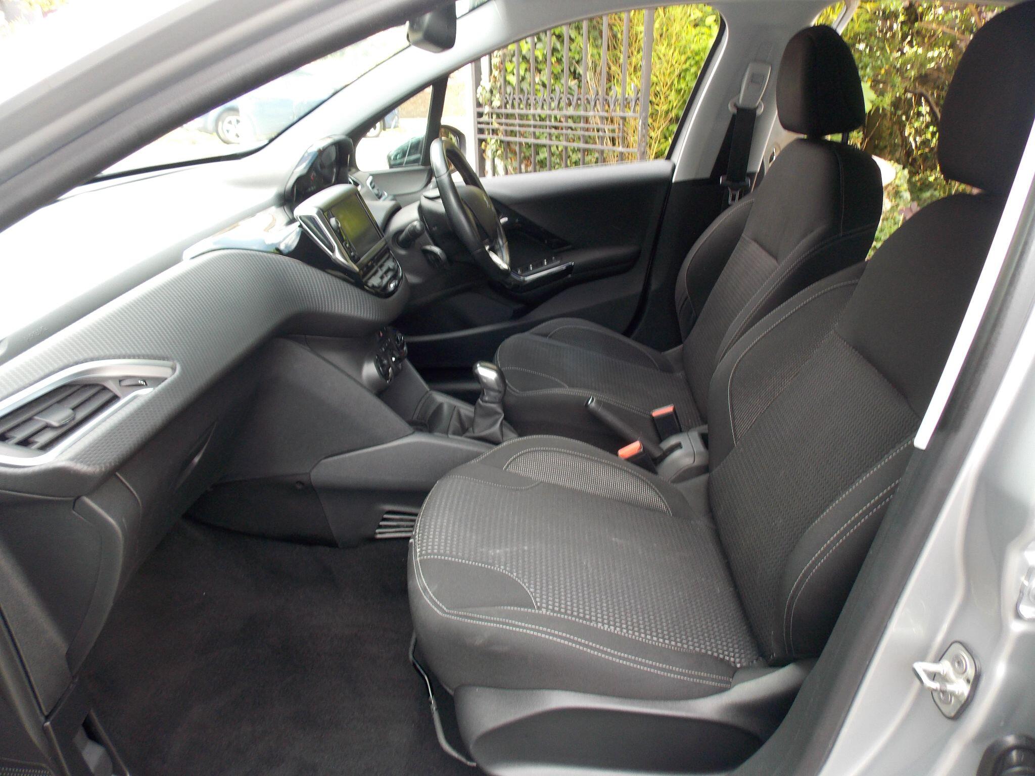 Peugeot 208 view 23
