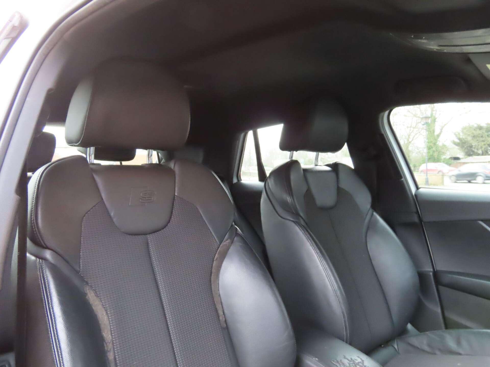 Audi Q2 view 9