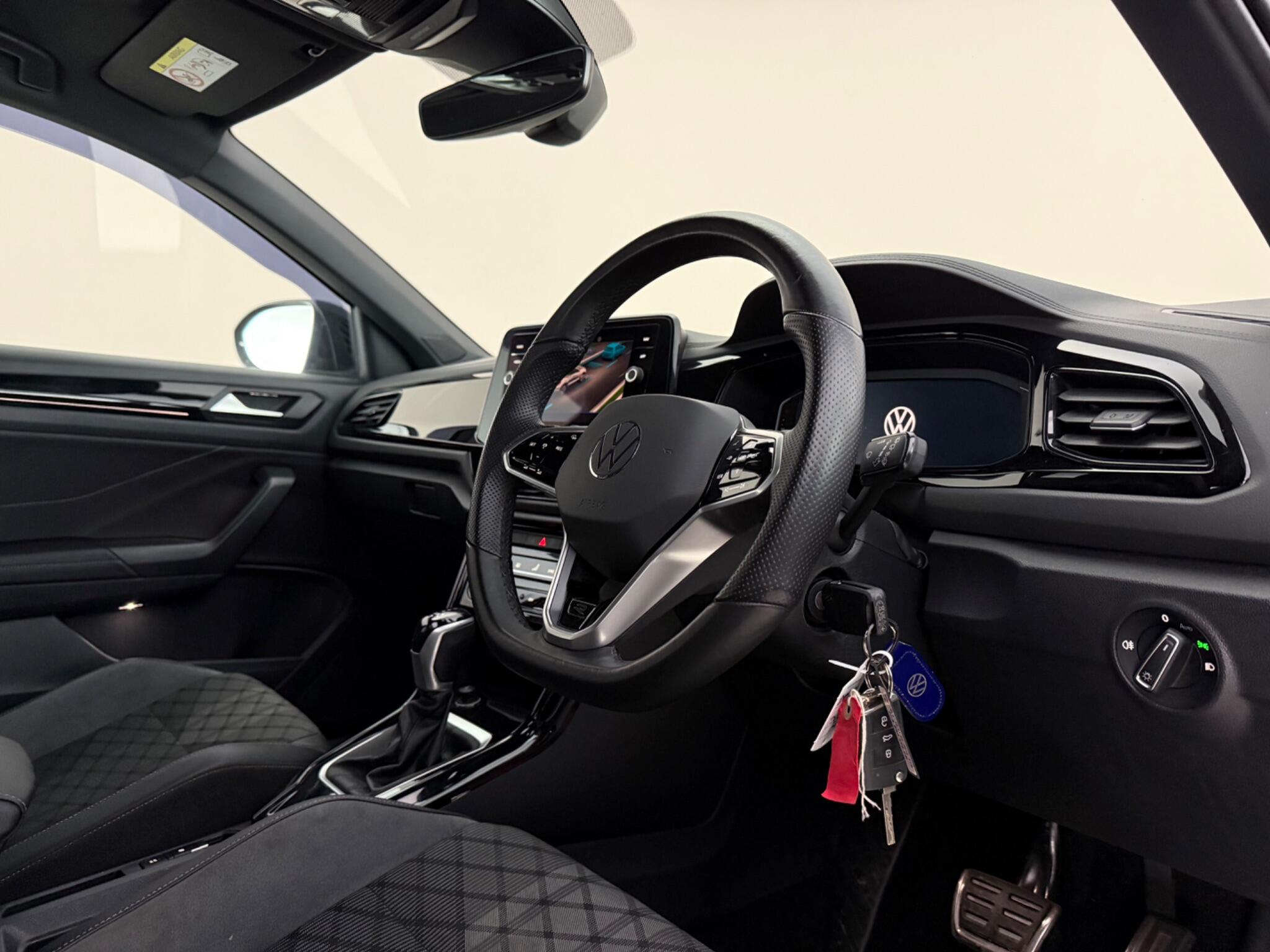 Volkswagen T-Roc view 13