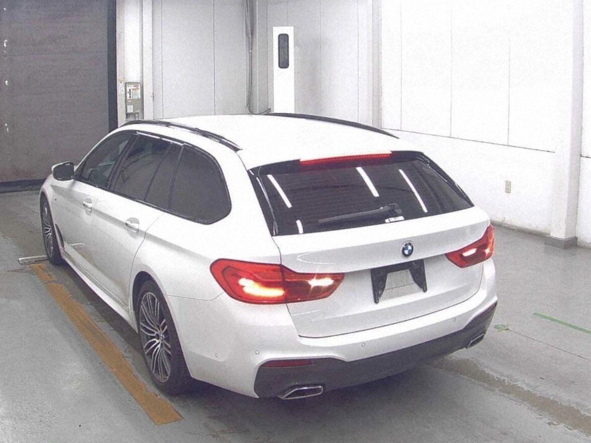 BMW 5 Series view 3