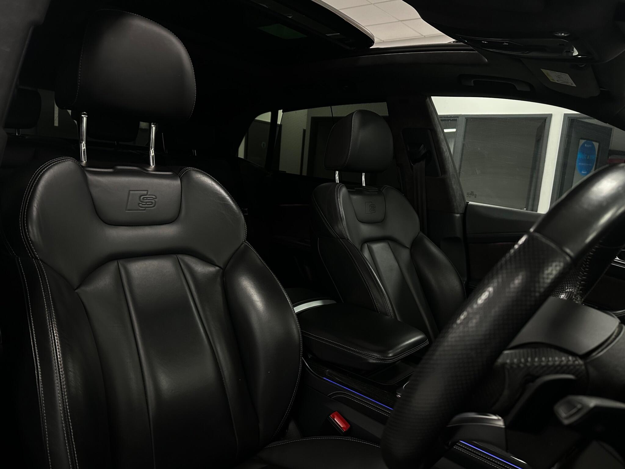 Audi Q8 view 23