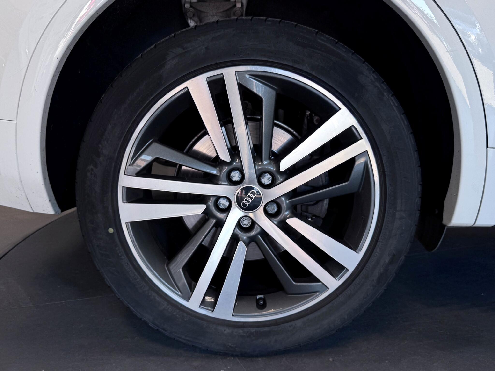 Audi Q5 view 58
