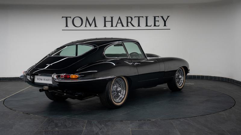 Jaguar E-Type view 7