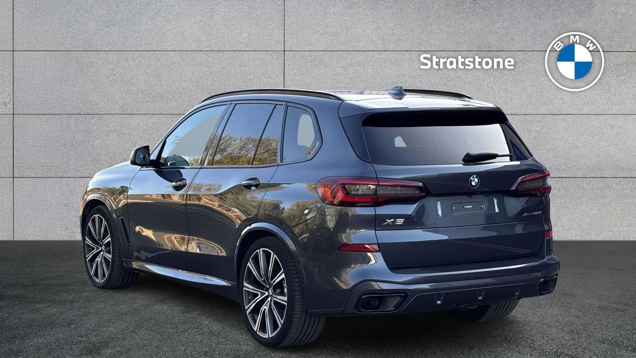 BMW X5 view 2