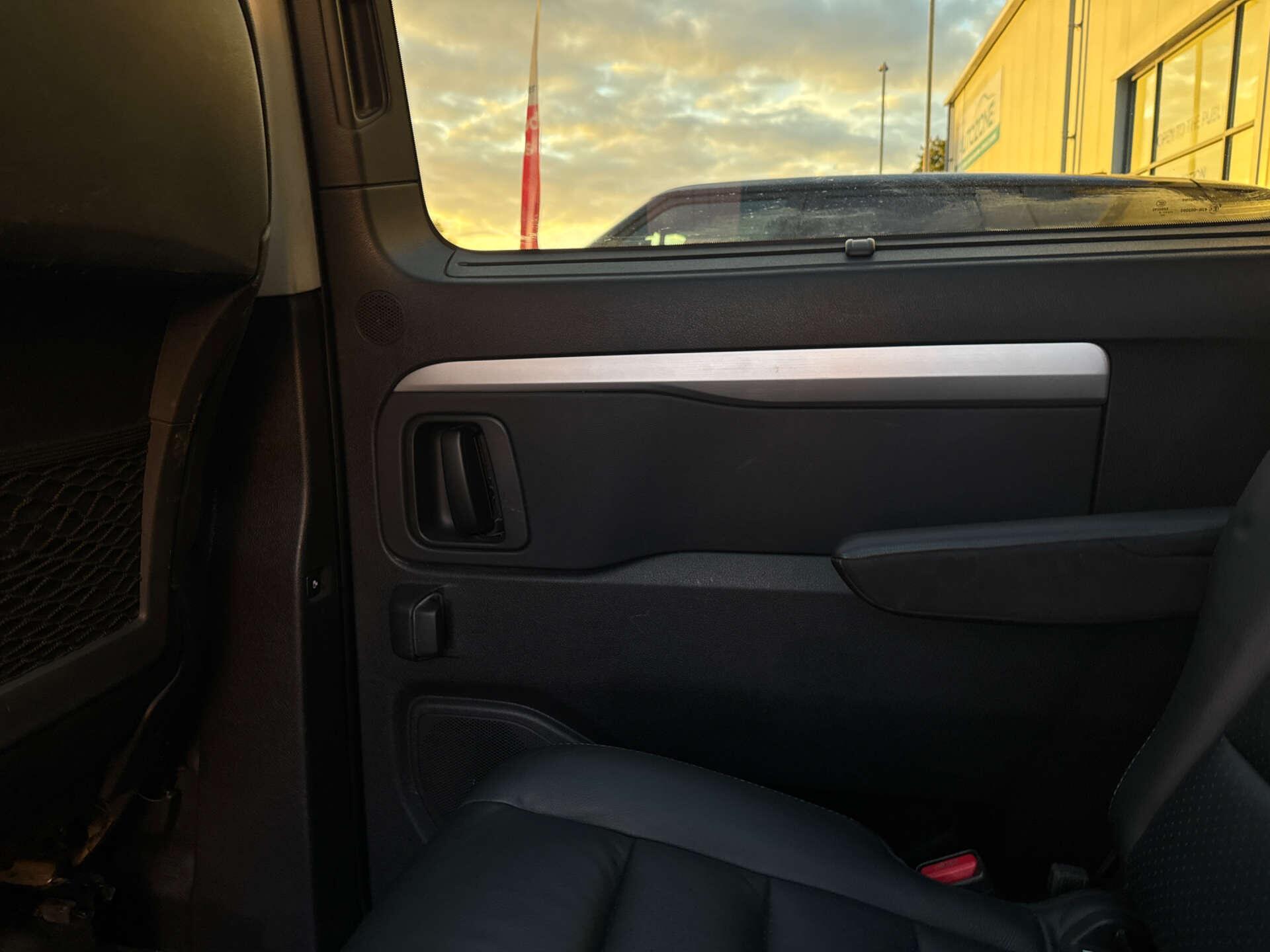 Peugeot Traveller view 31