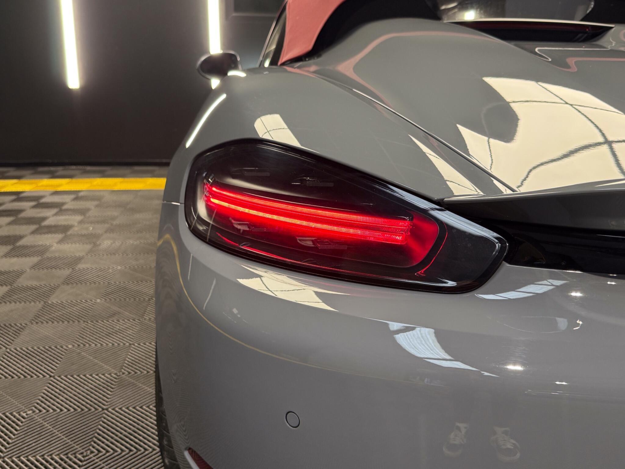 Porsche 718 Spyder view 14