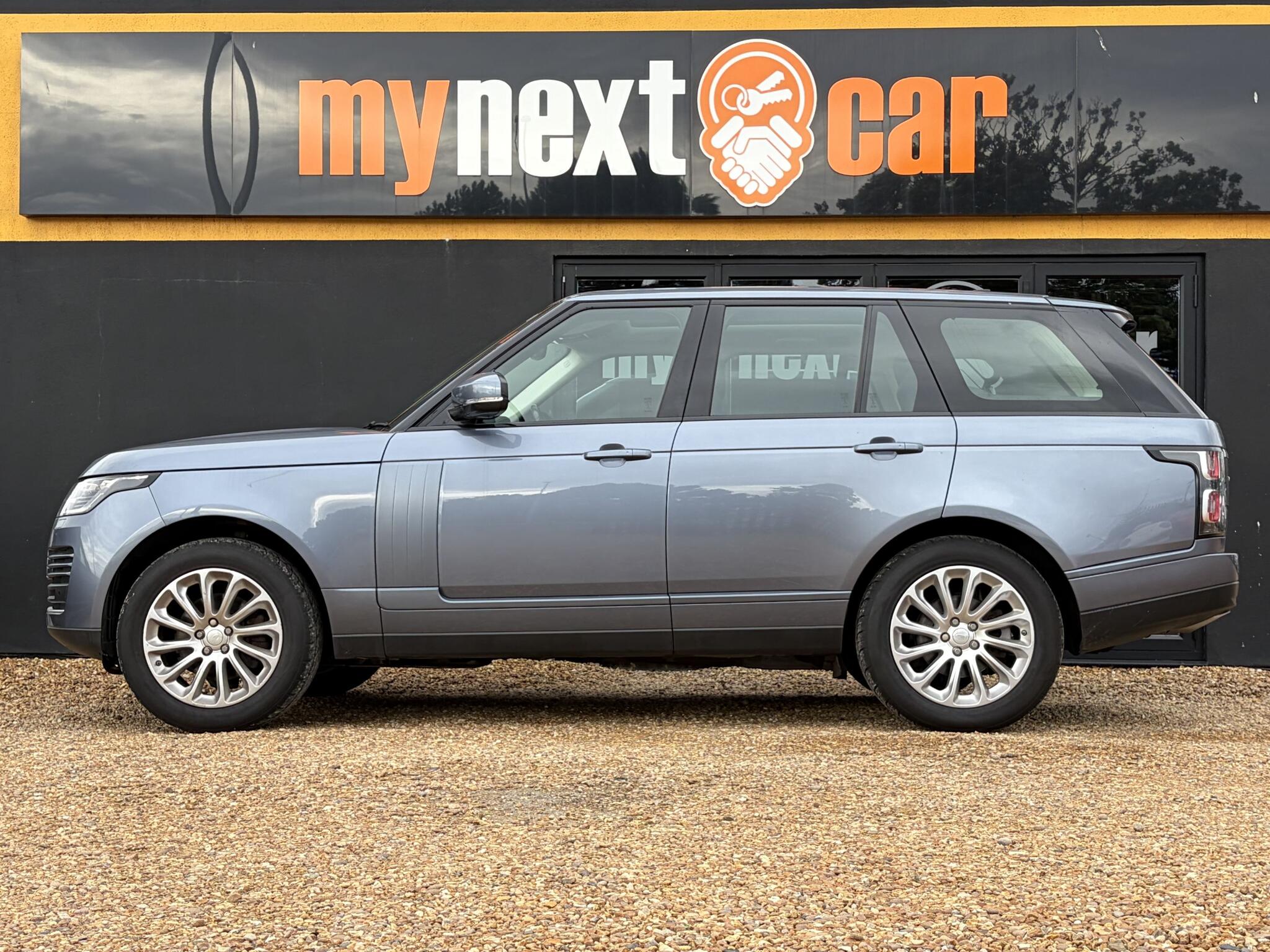 Land Rover Range Rover view 4