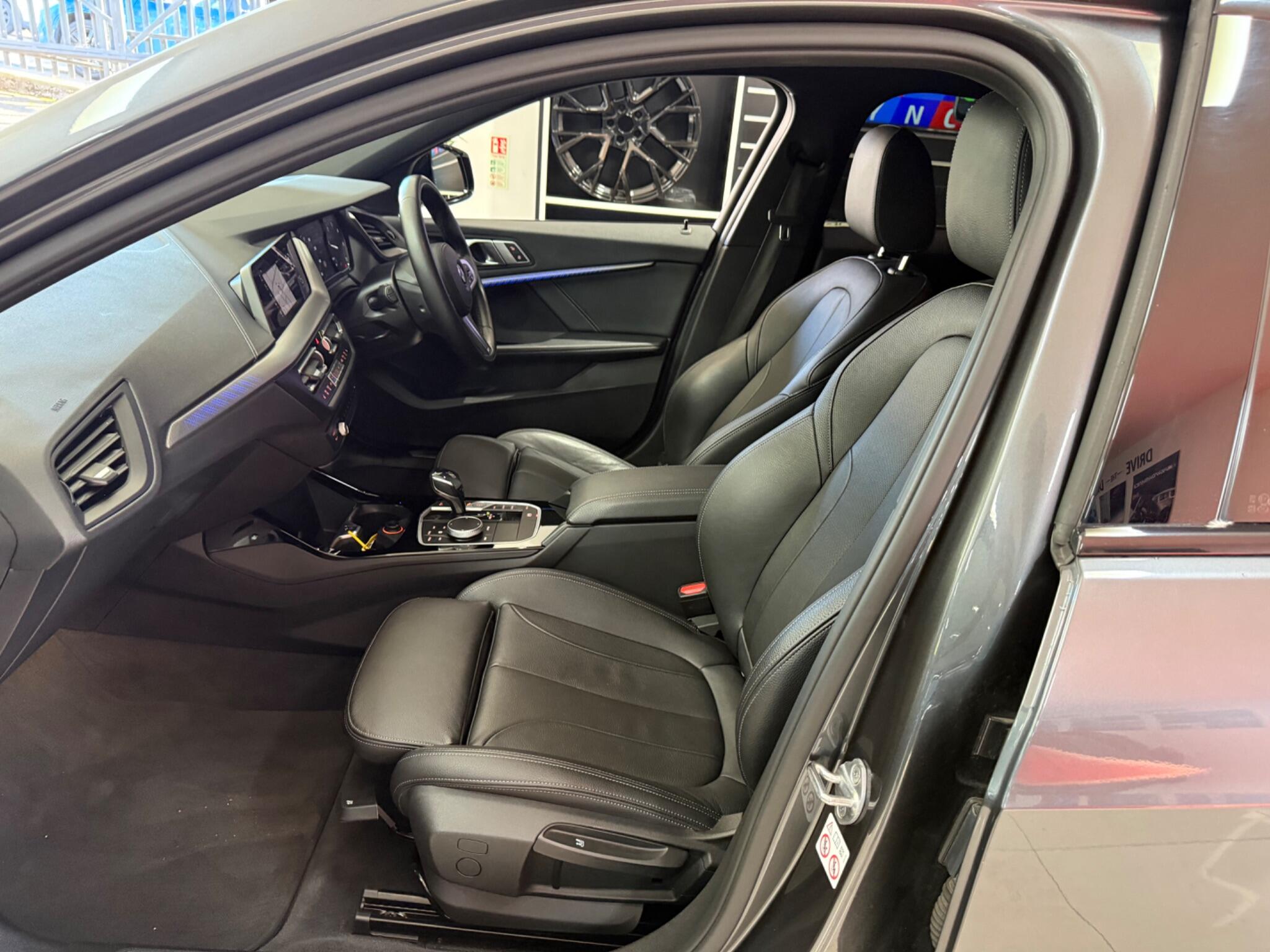 BMW 1 Series view 32