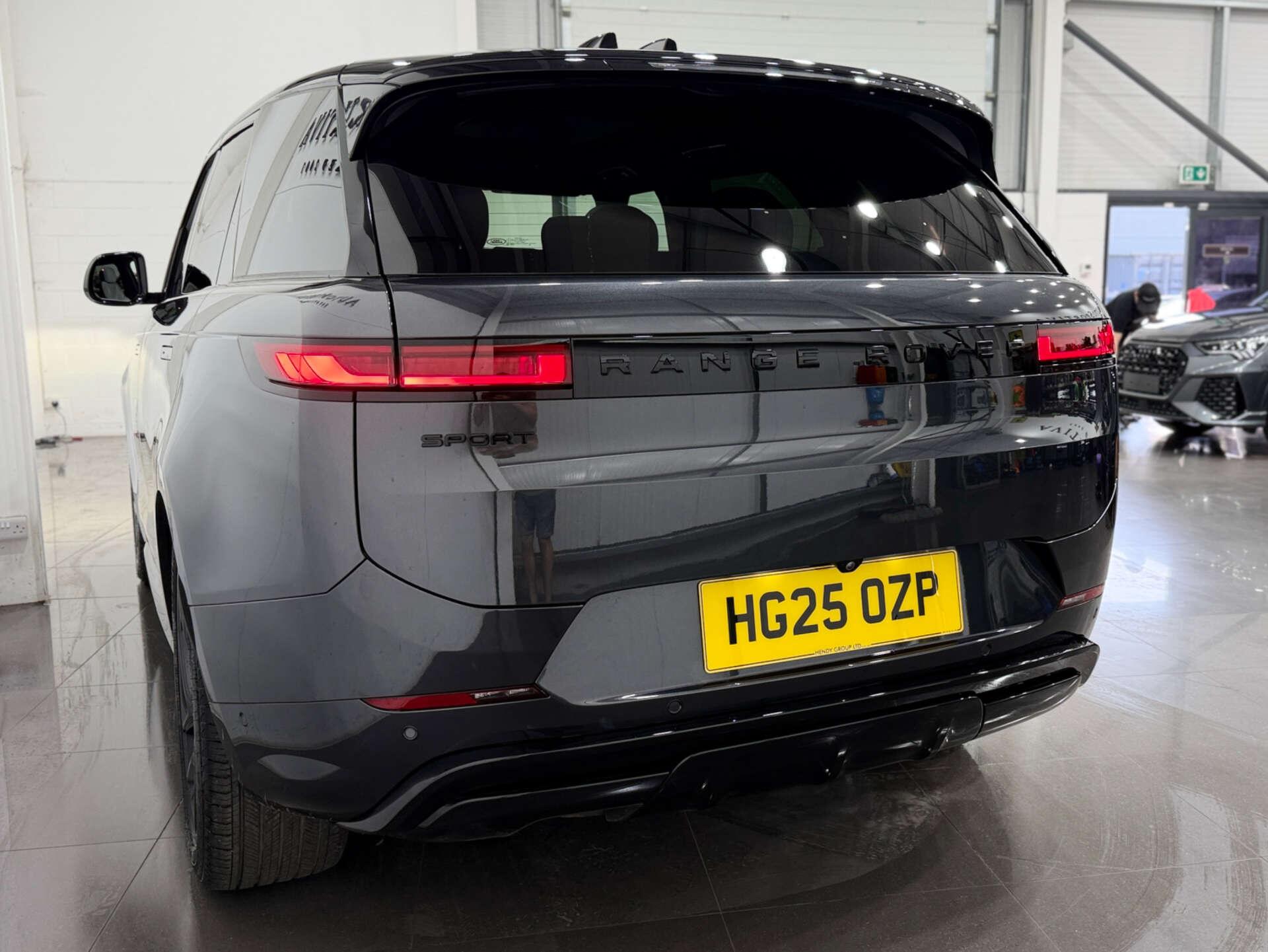 Land Rover Range Rover Sport view 8