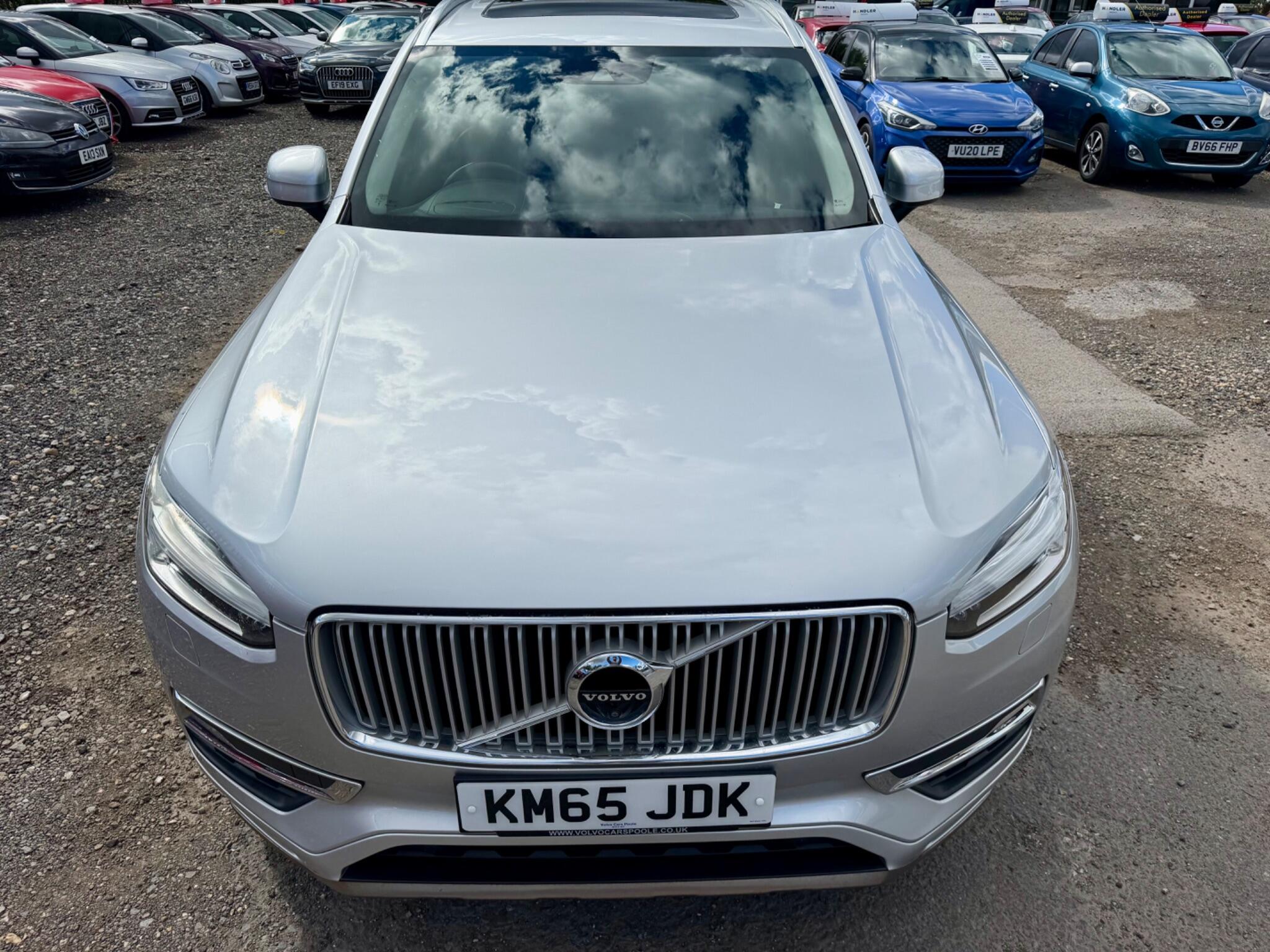Volvo XC90 view 8