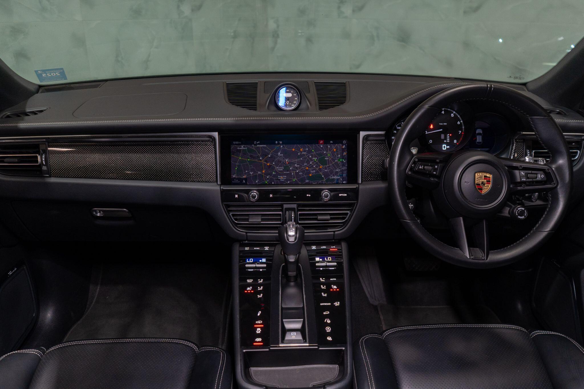 Porsche Macan view 12