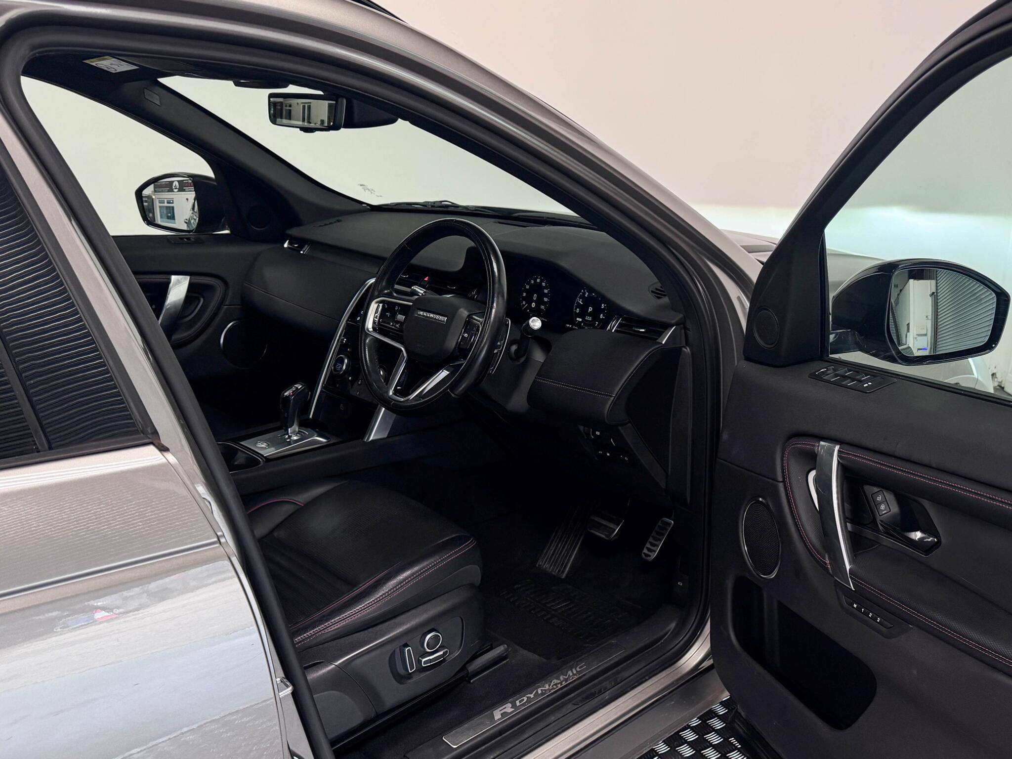 Land Rover Discovery Sport view 19