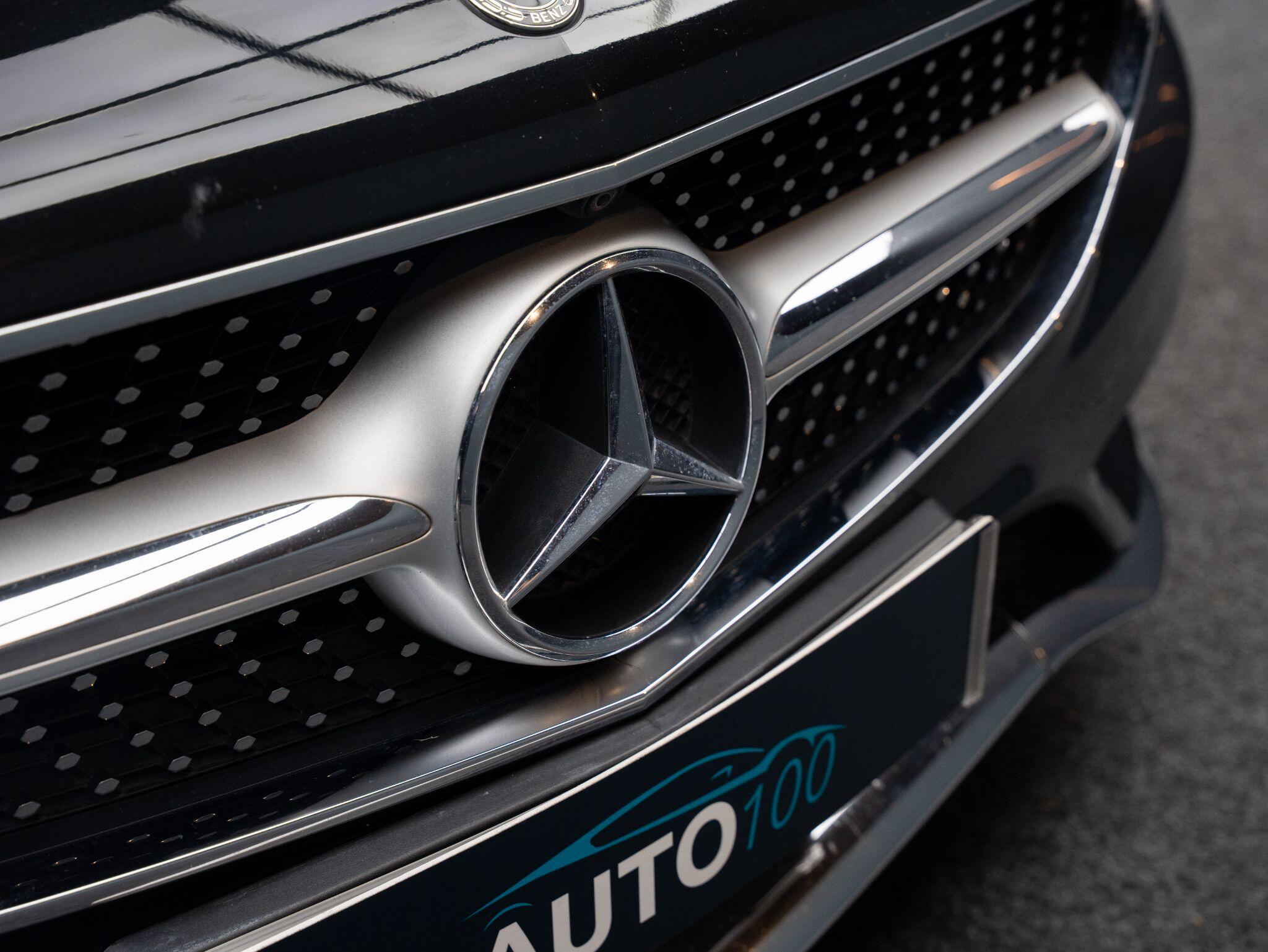 Mercedes-Benz S-Class view 33