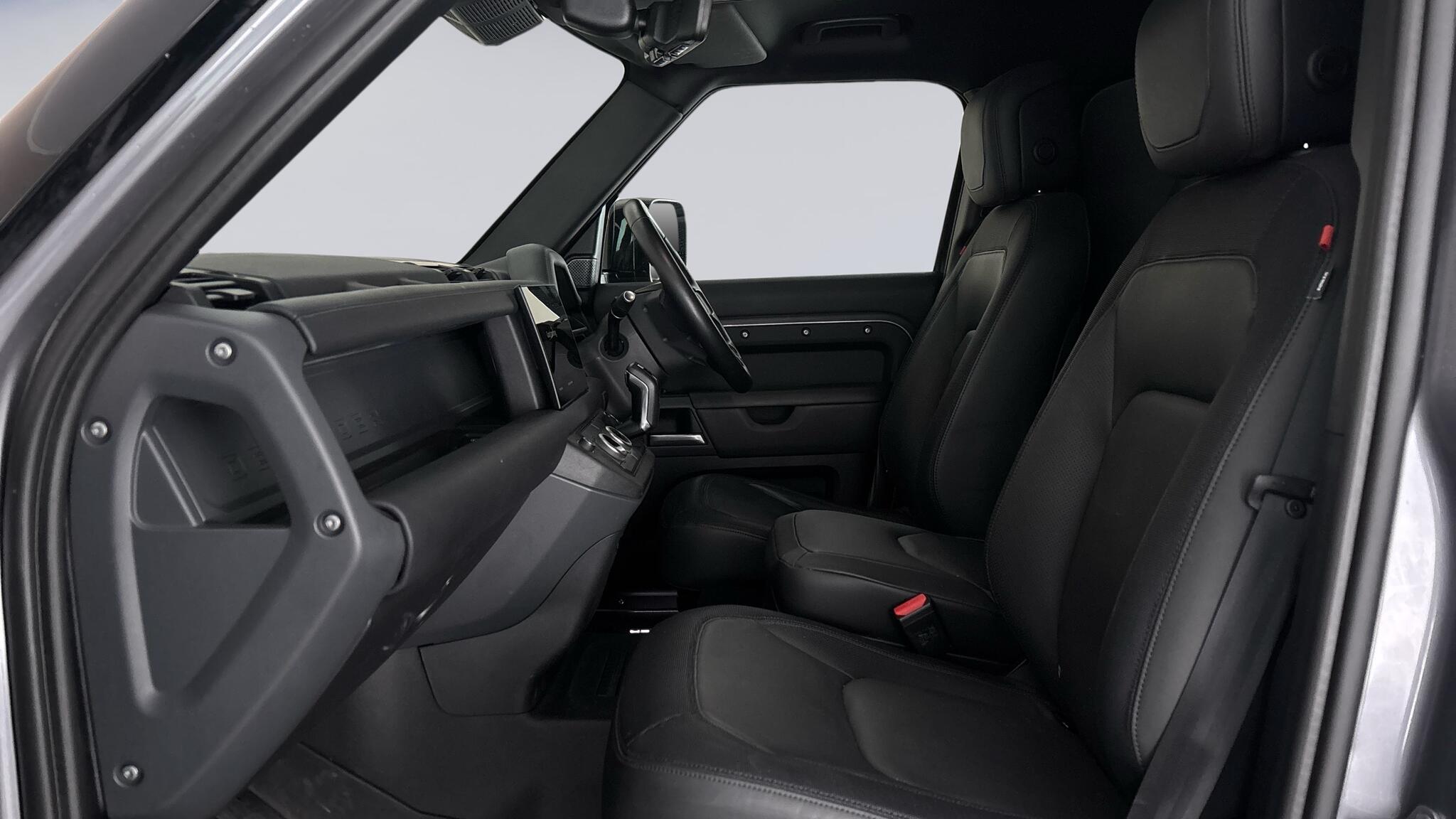 Land Rover Defender view 4