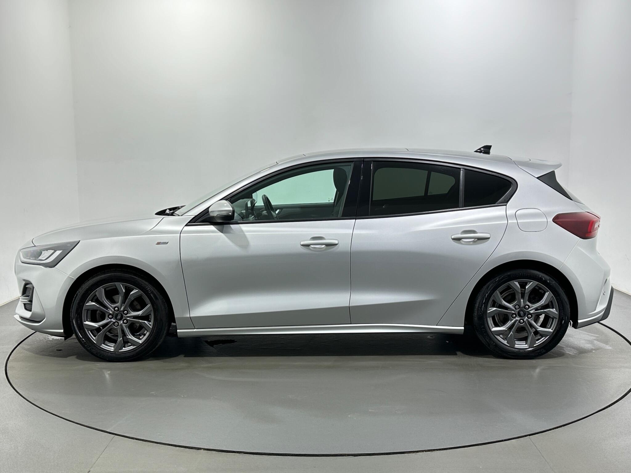 Ford Focus view 5