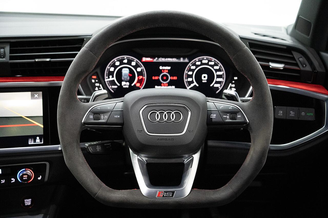 Audi RS Q3 view 10