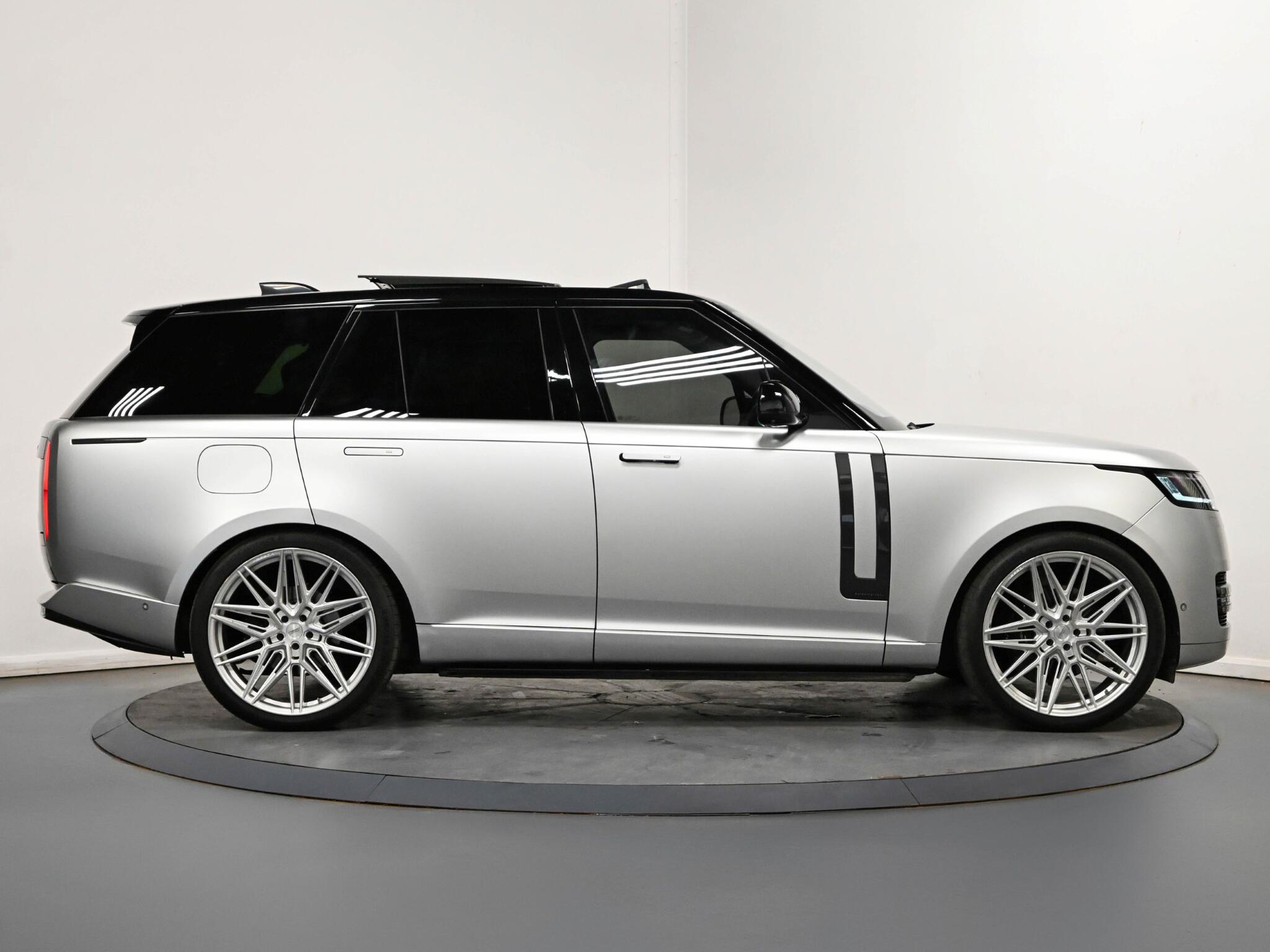 Land Rover Range Rover view 31