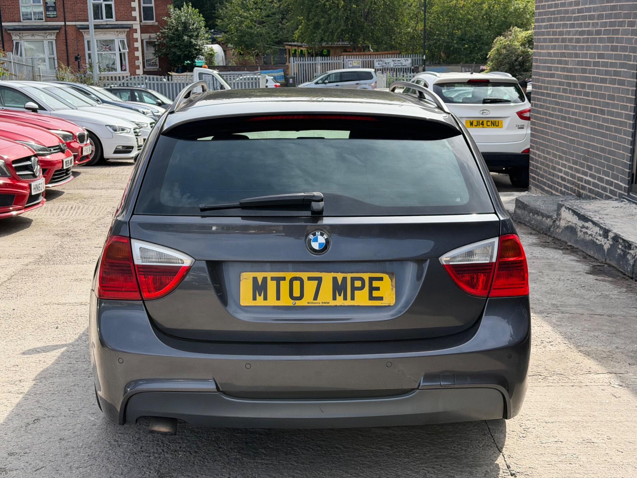 BMW 3 Series view 10