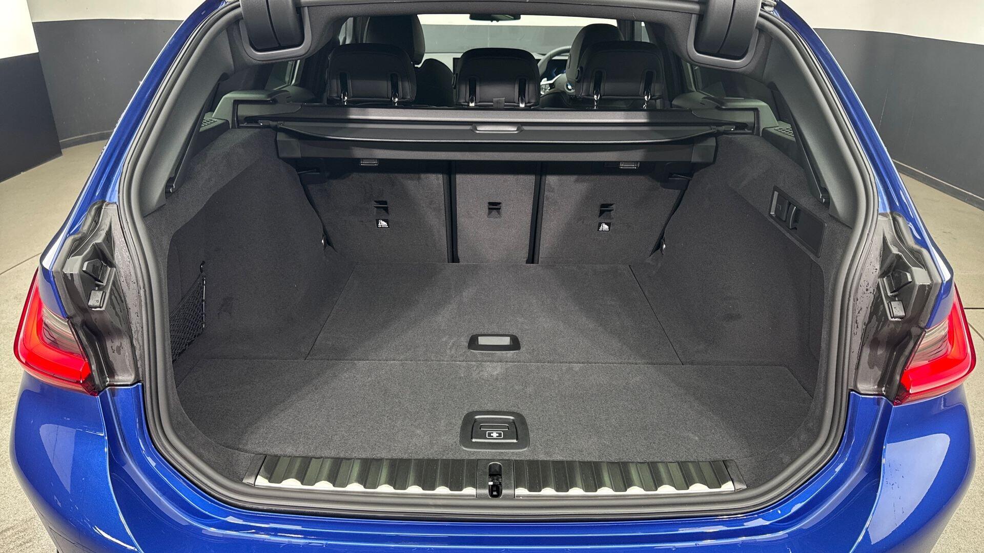 BMW 3 Series view 13