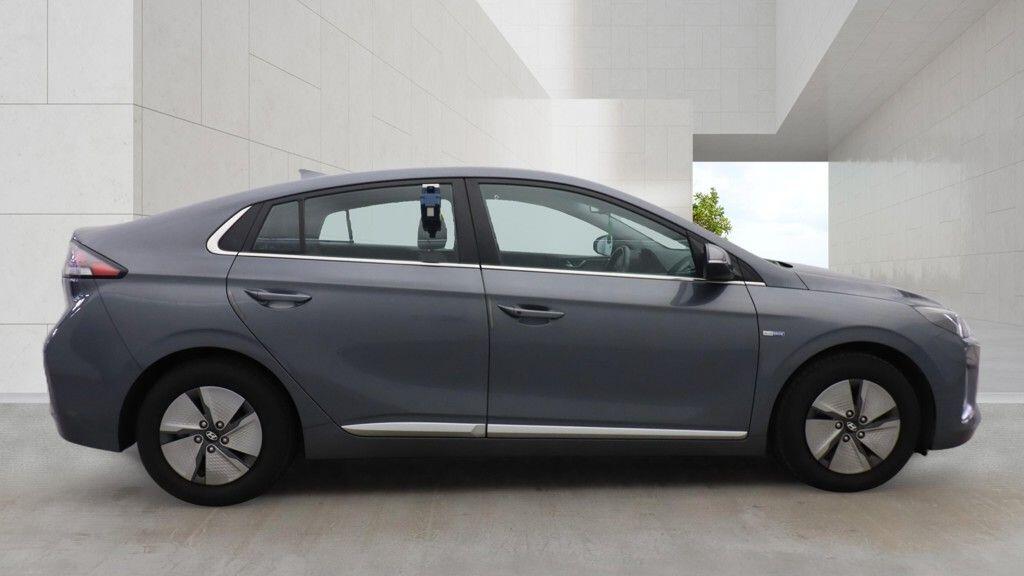 Hyundai IONIQ view 14