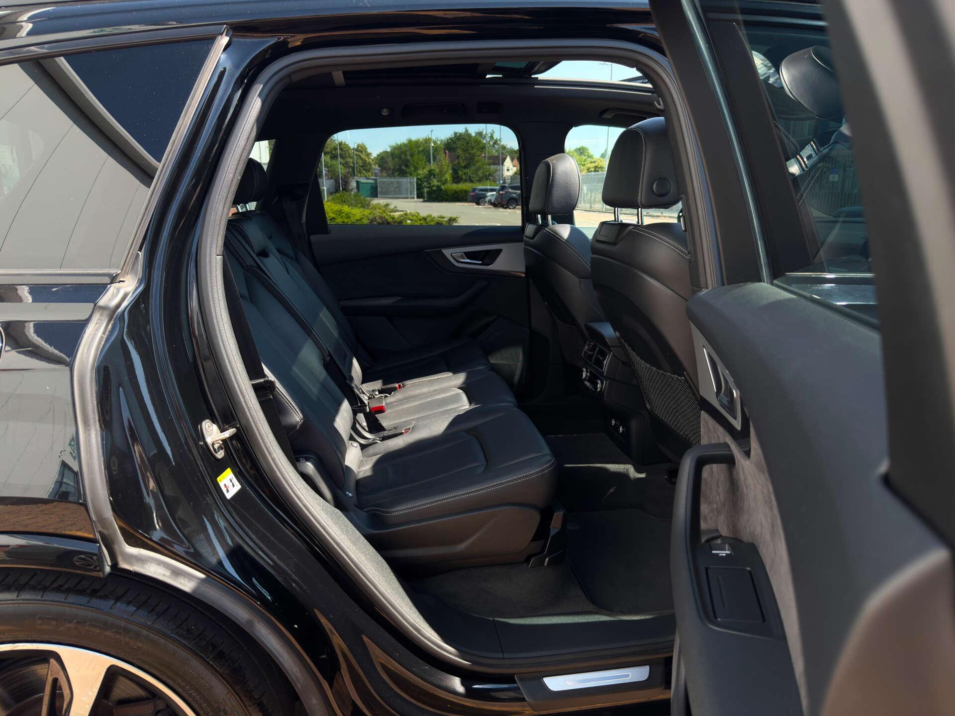 Audi Q7 view 28