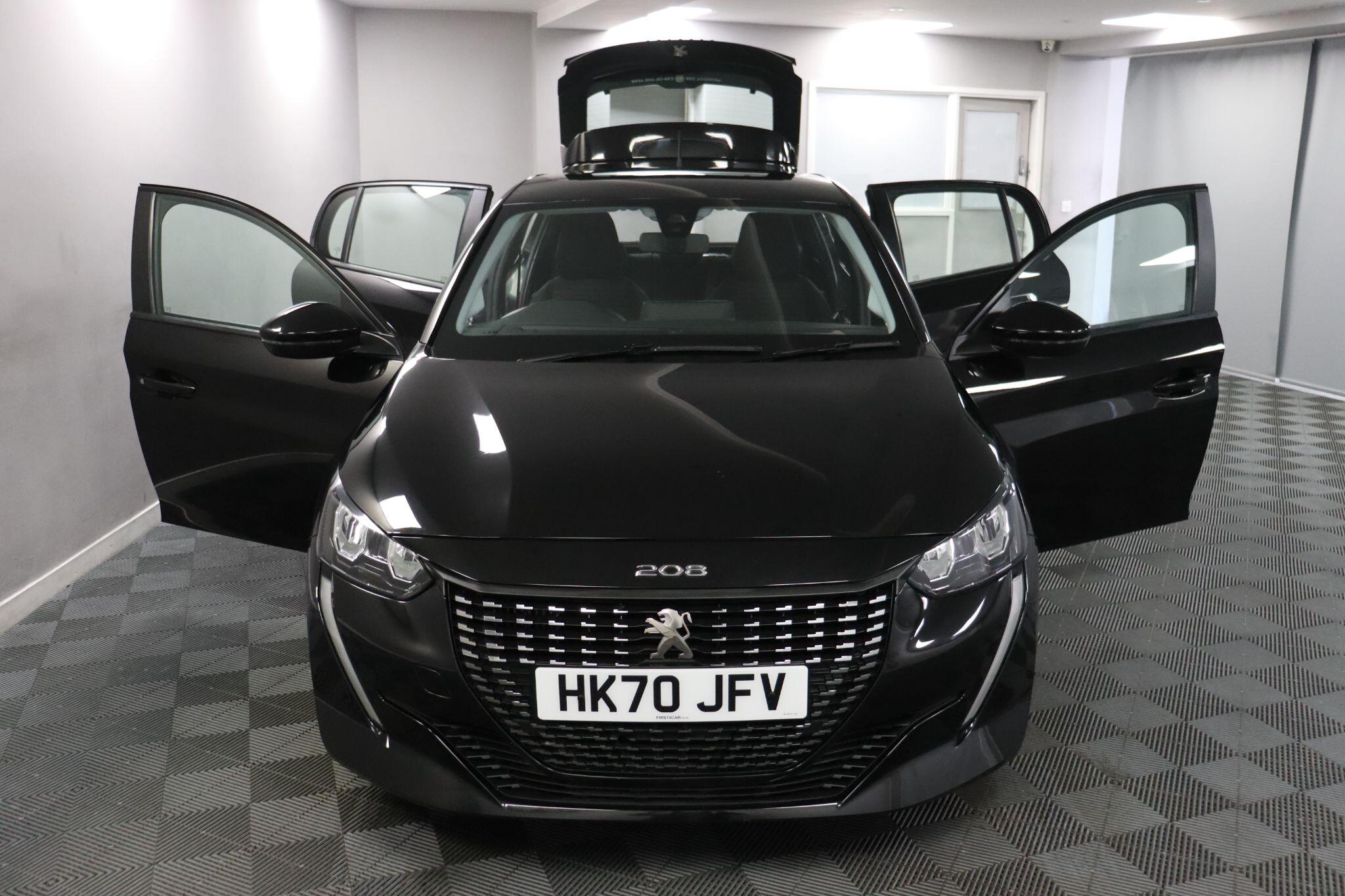Peugeot 208 view 3